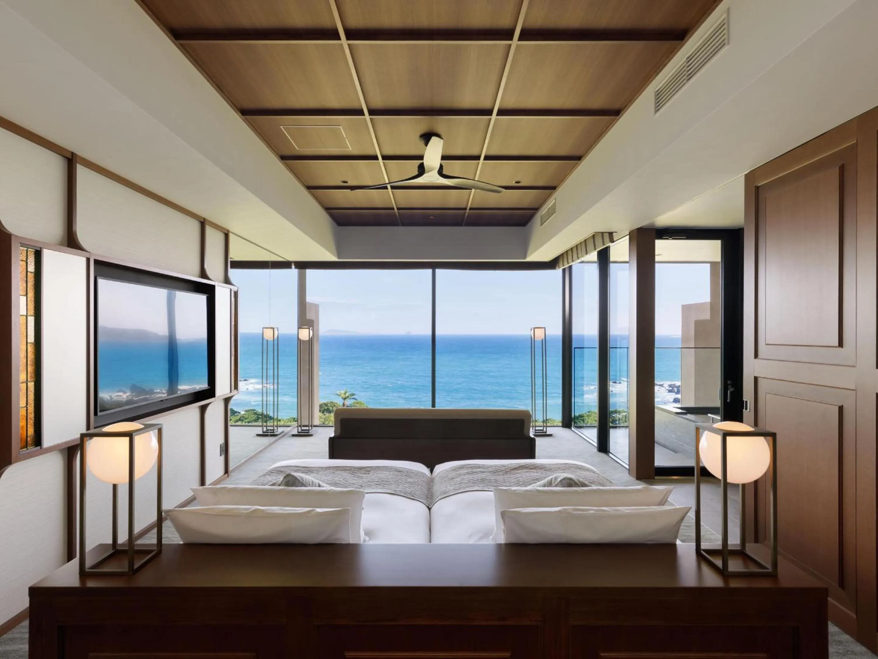 Natural landscape, Bed in GOTO RETREAT by Onko Chishin