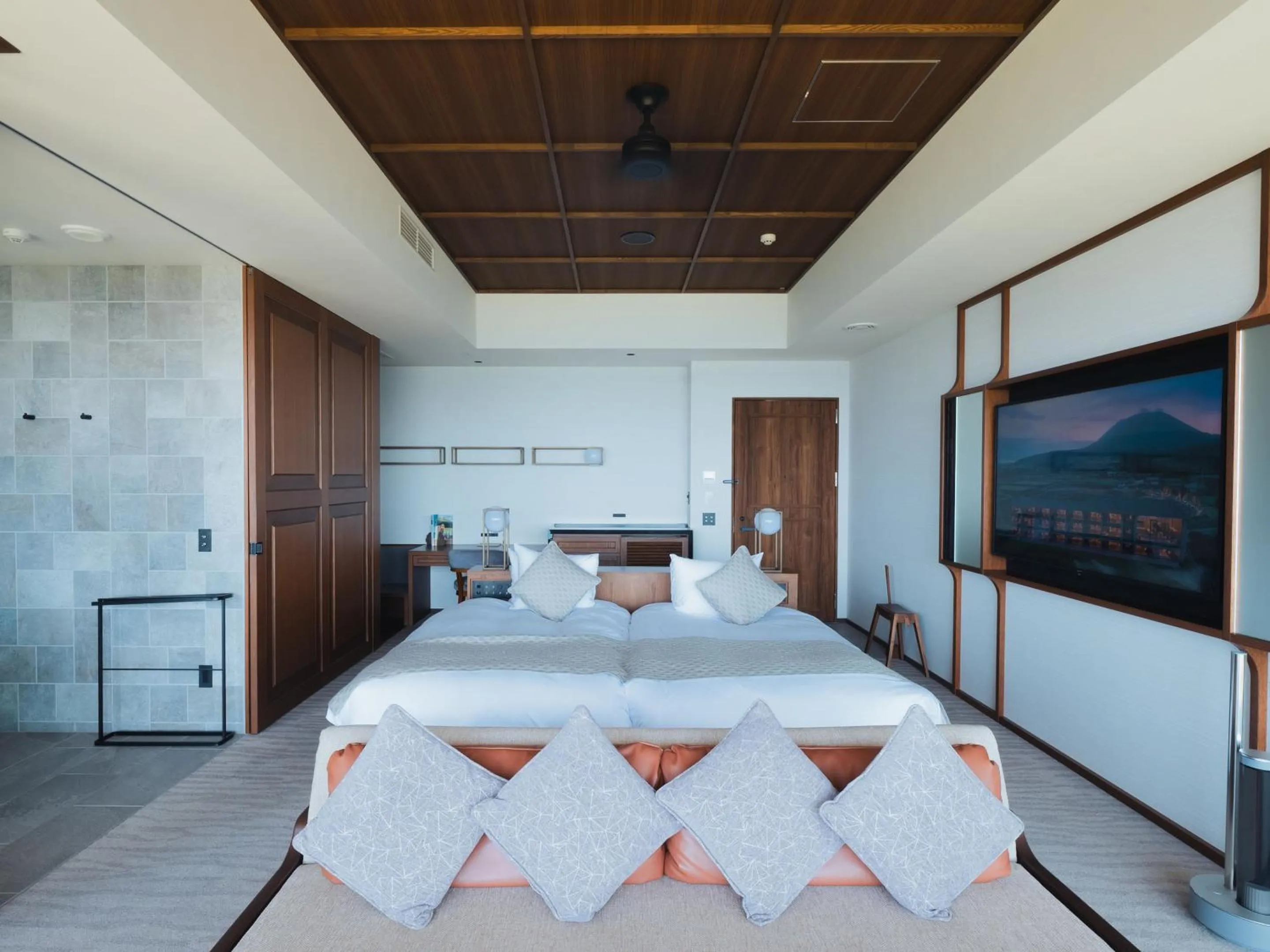 Photo of the whole room, Bed in GOTO RETREAT by Onko Chishin