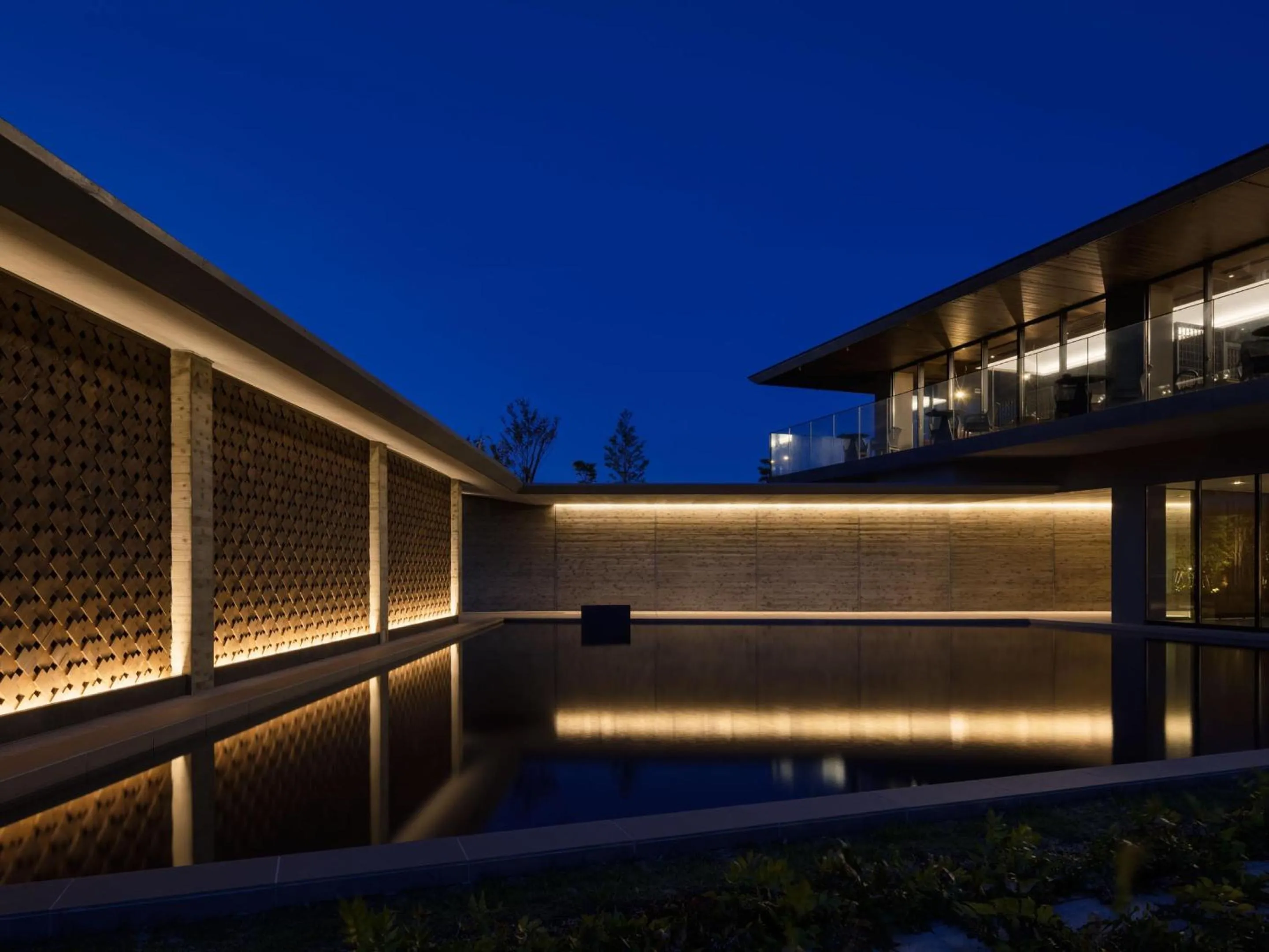 Property building in GOTO RETREAT by Onko Chishin