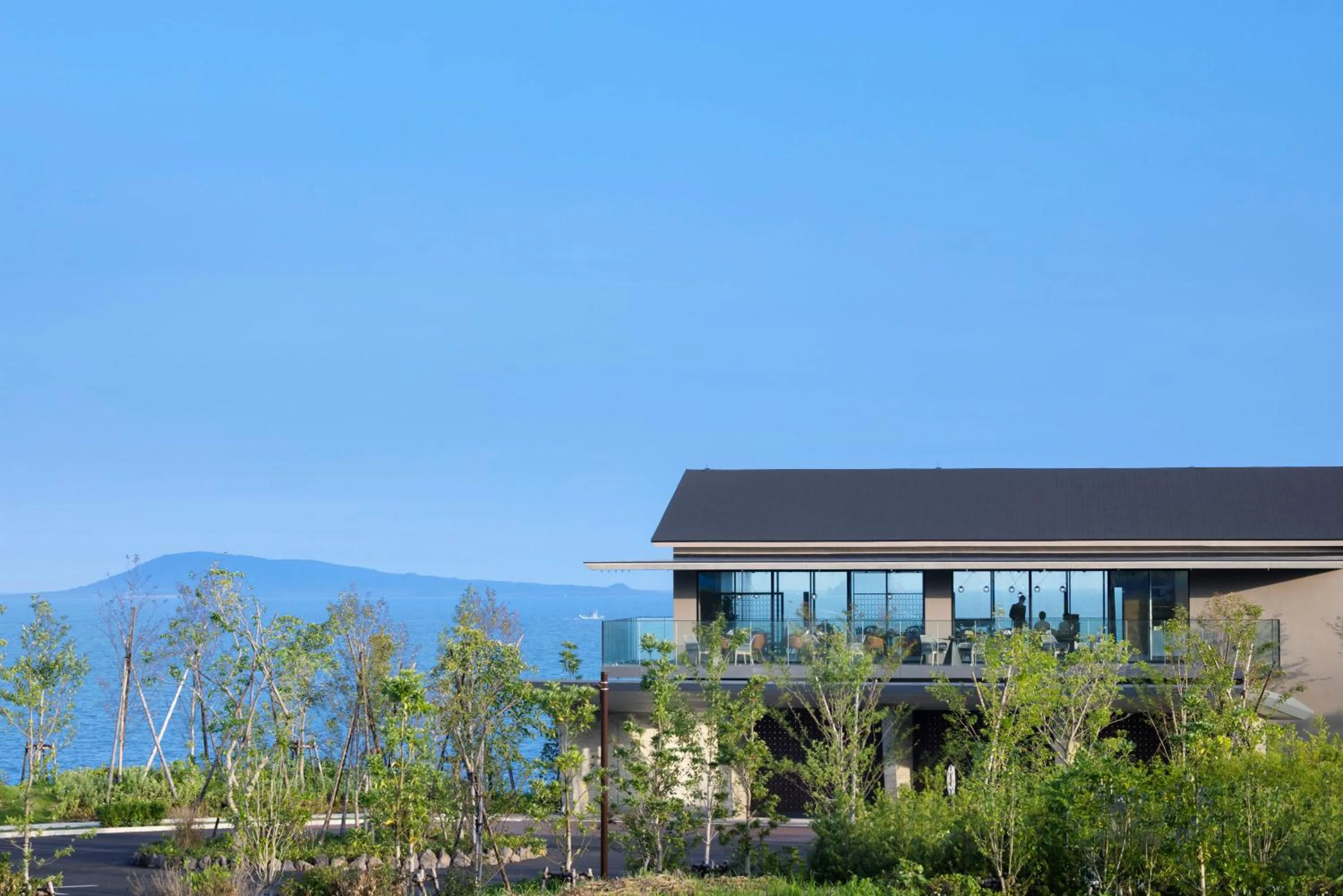 Property building in GOTO RETREAT by Onko Chishin