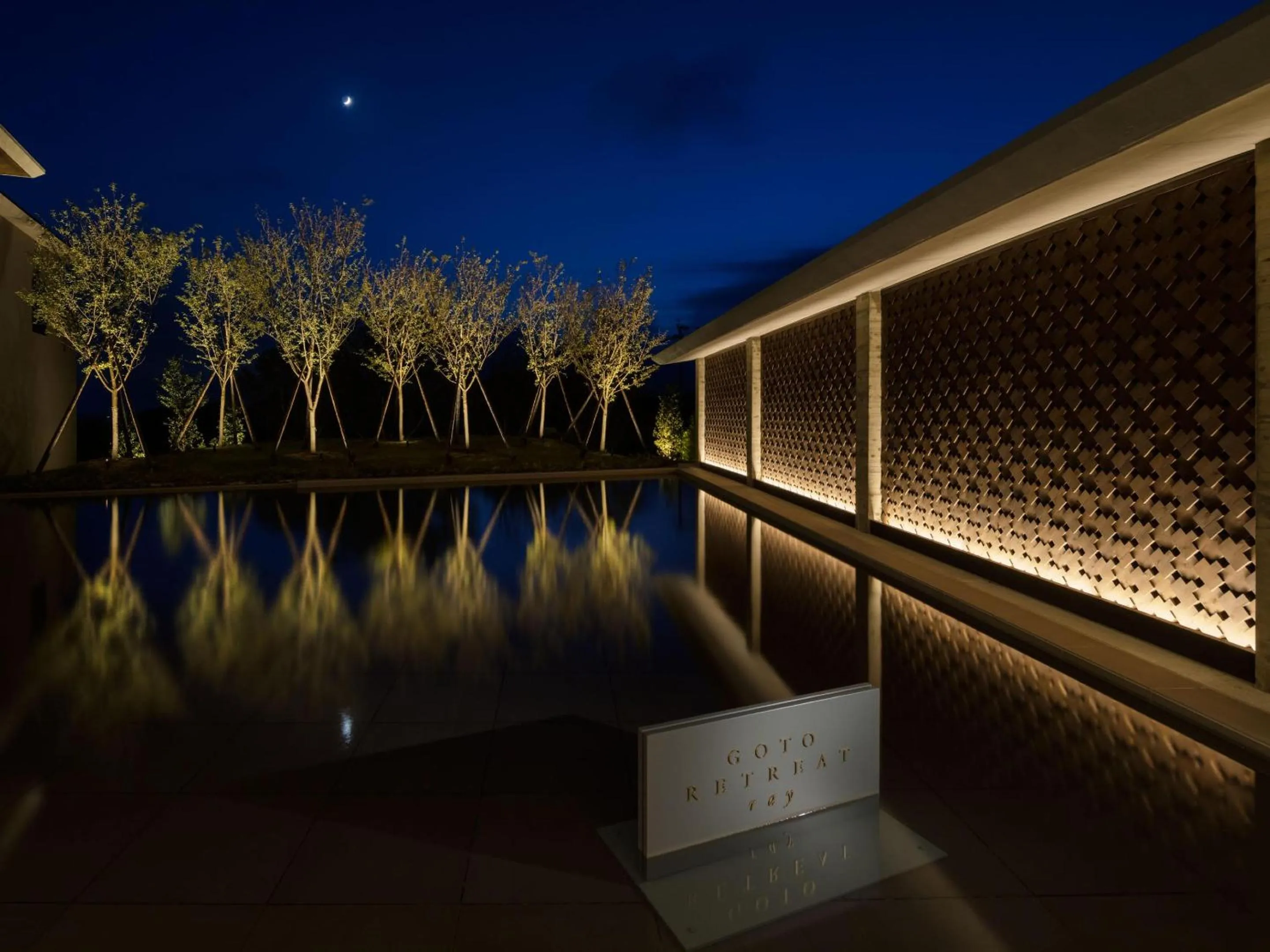 Property building in GOTO RETREAT by Onko Chishin