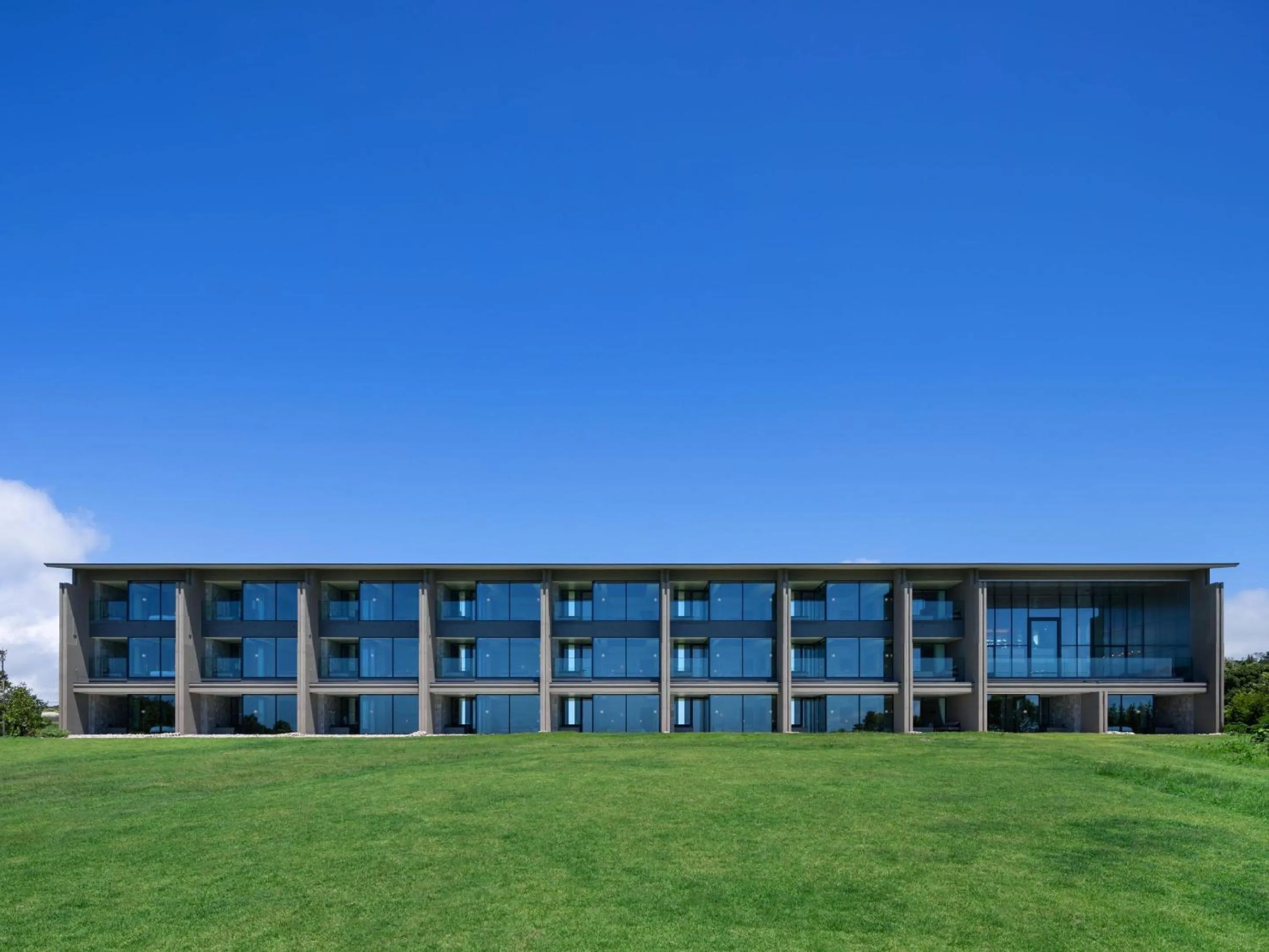 Property building in GOTO RETREAT by Onko Chishin