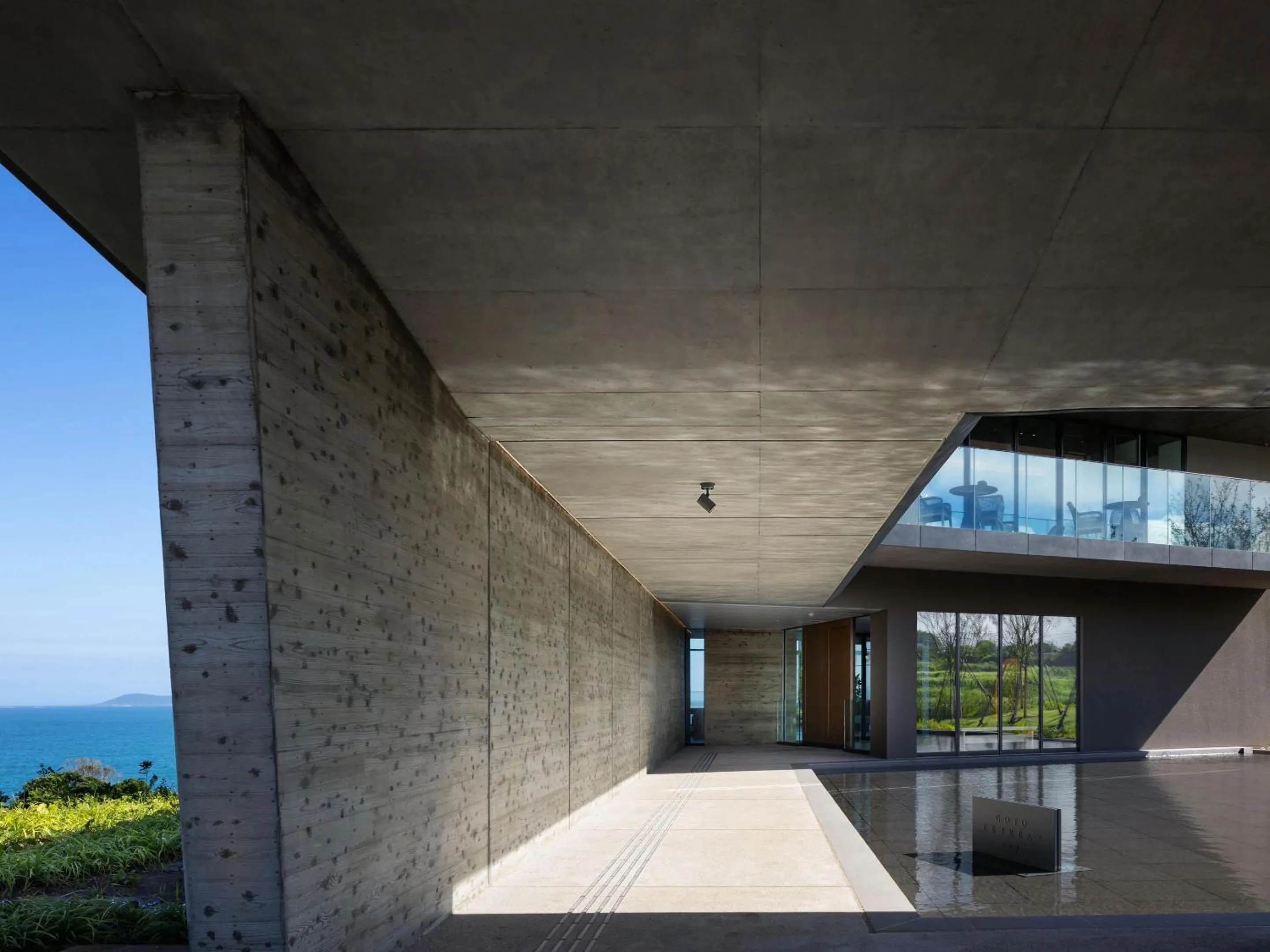 Property building in GOTO RETREAT by Onko Chishin