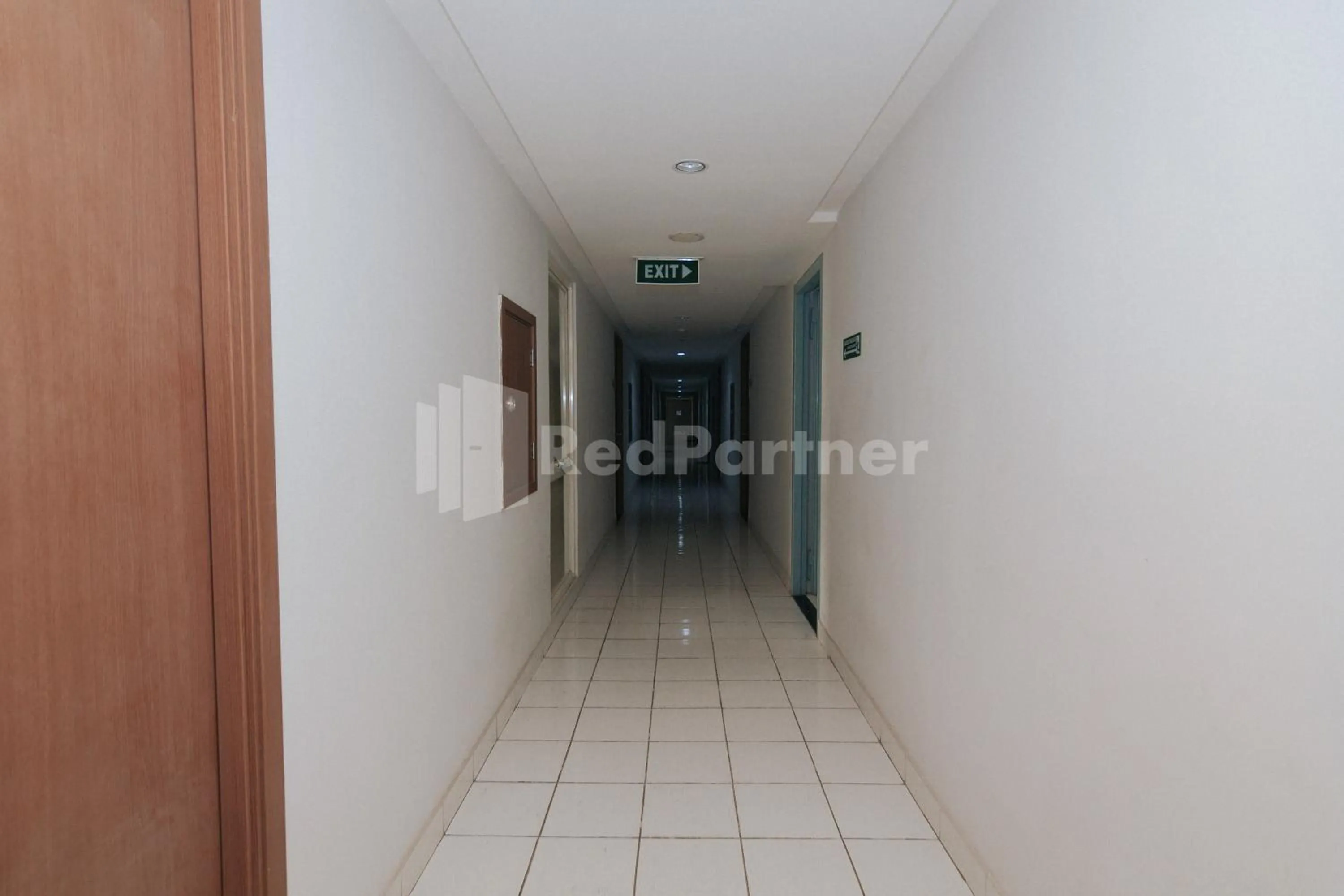 Property building in RedLiving Apartemen Podomoro Golf View - Queen Room Tower Dahoma