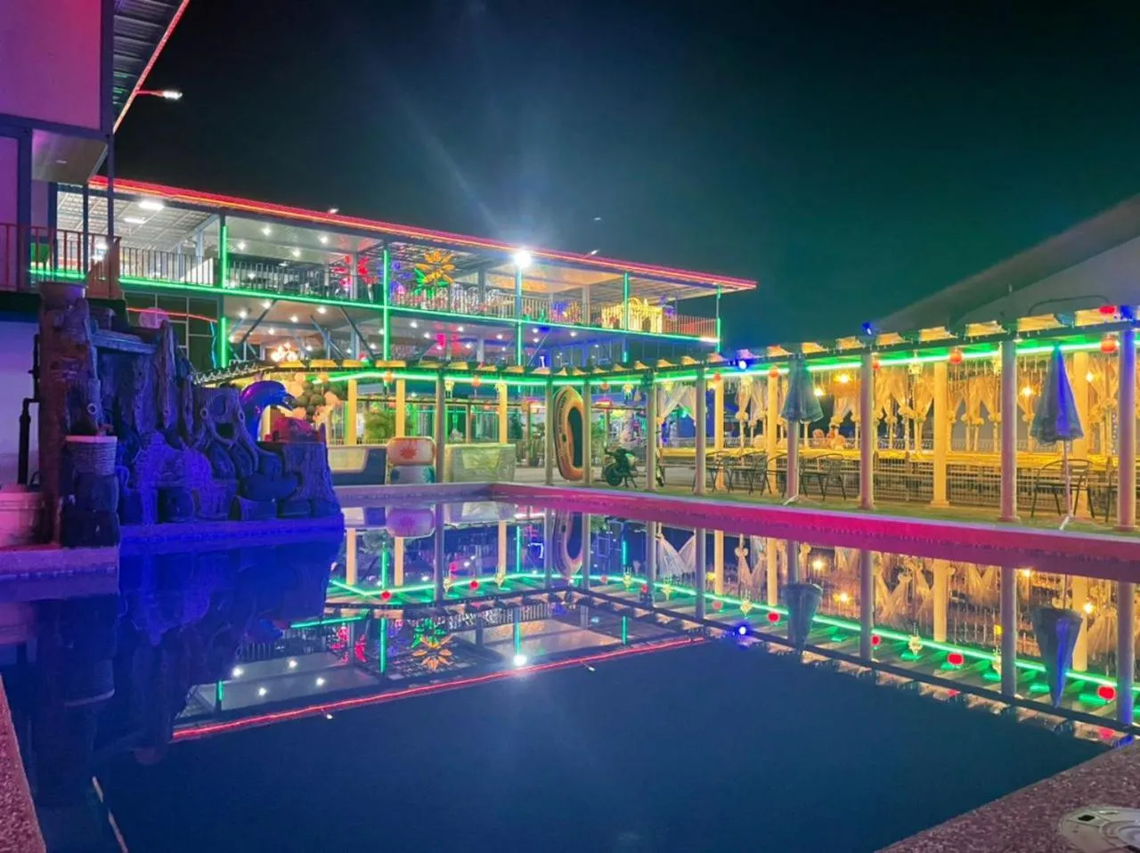 Swimming pool in Awangan Palace