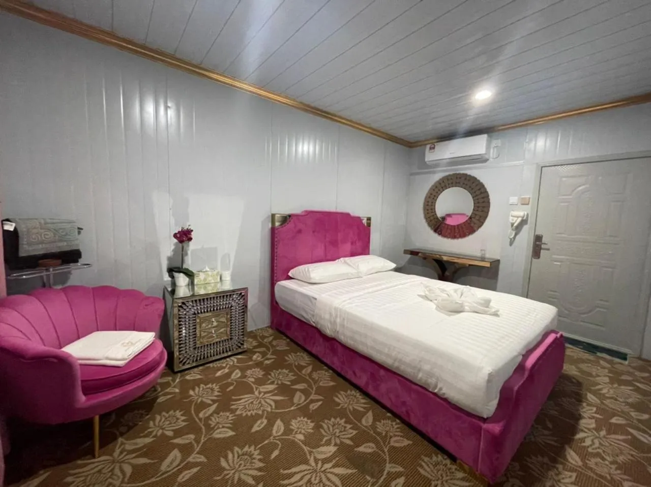 Bedroom, Bed in Awangan Palace