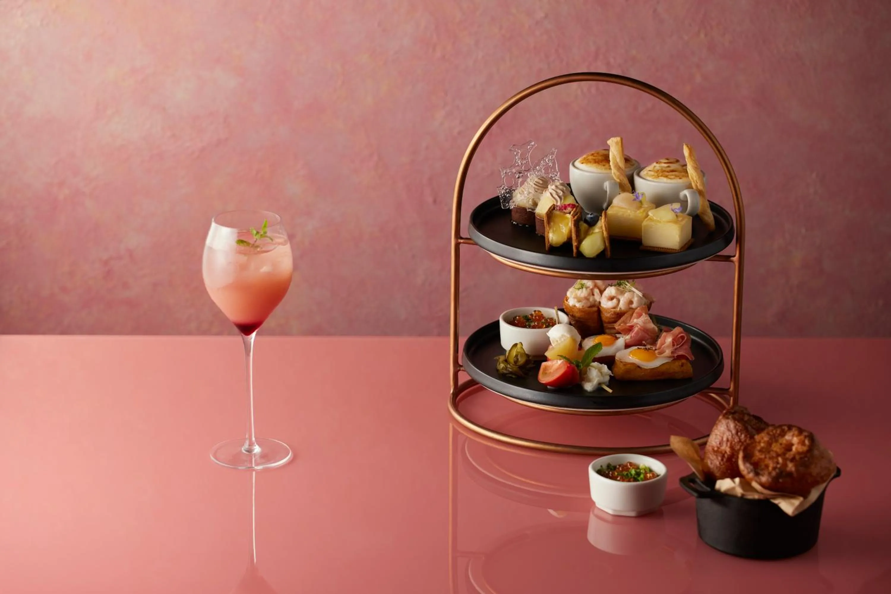 Lounge or bar in Fuji Speedway Hotel, in The Unbound Collection by Hyatt