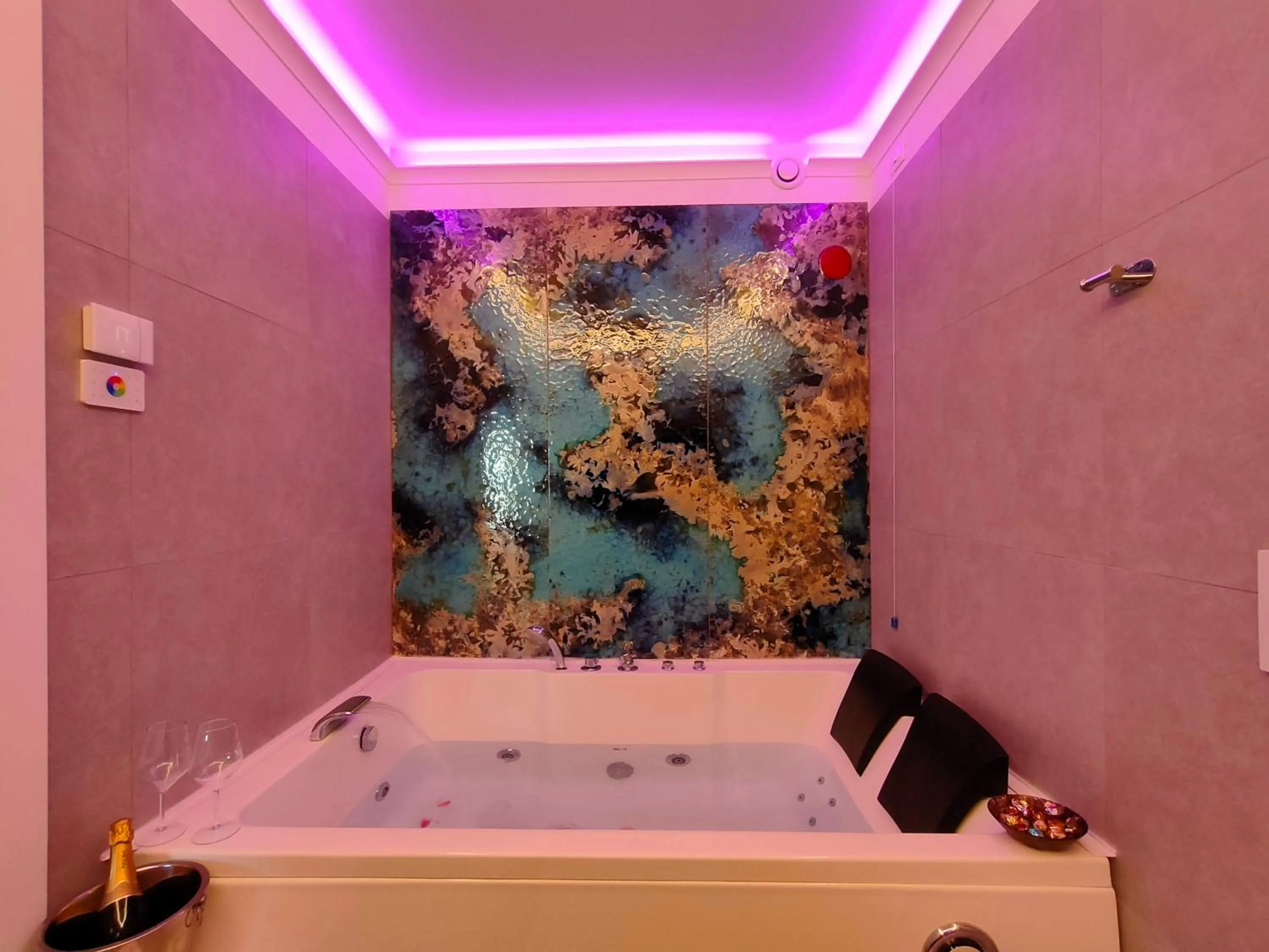 Hot Tub in Domus Volumnia Country House