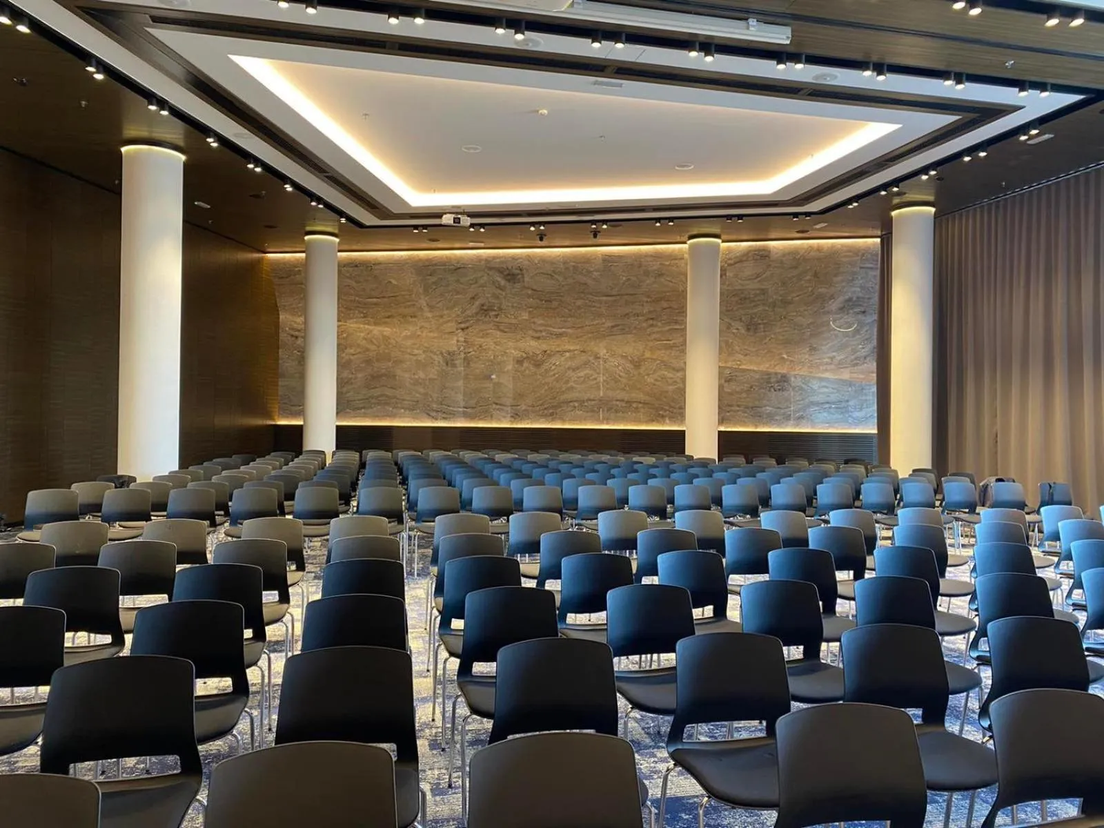 Grand Plaza Hotel & Congress Center