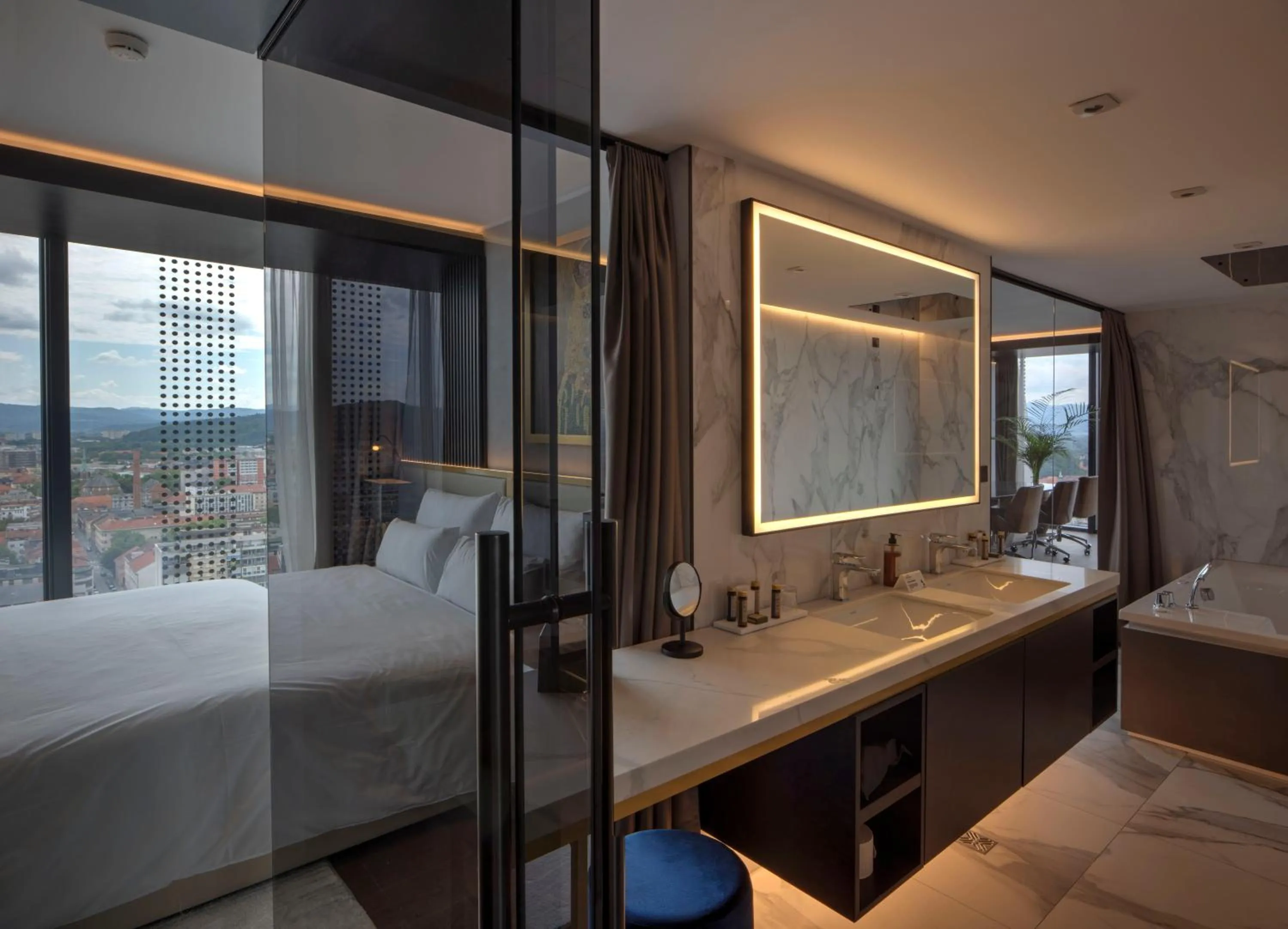Bathroom, Bed in Grand Plaza Hotel & Congress Center