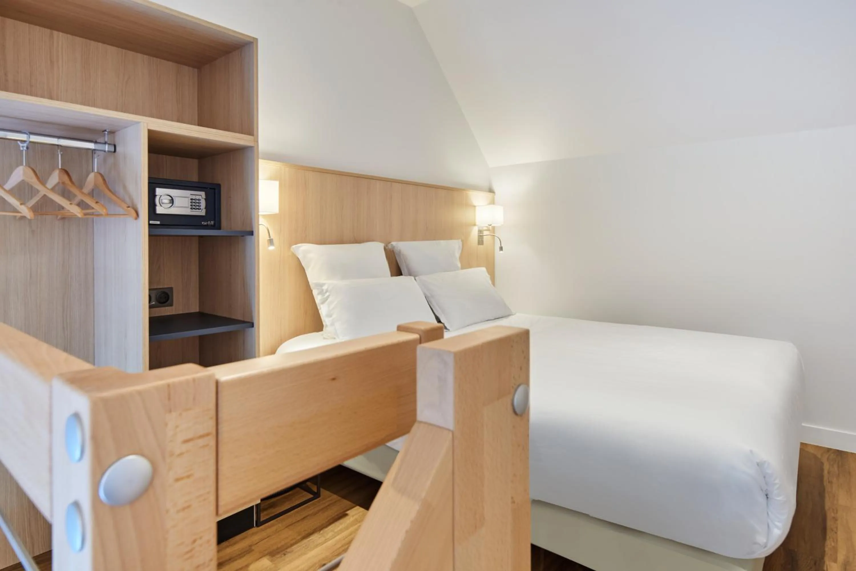 Bed in Les Maisons de Tatihou, The Originals Relais