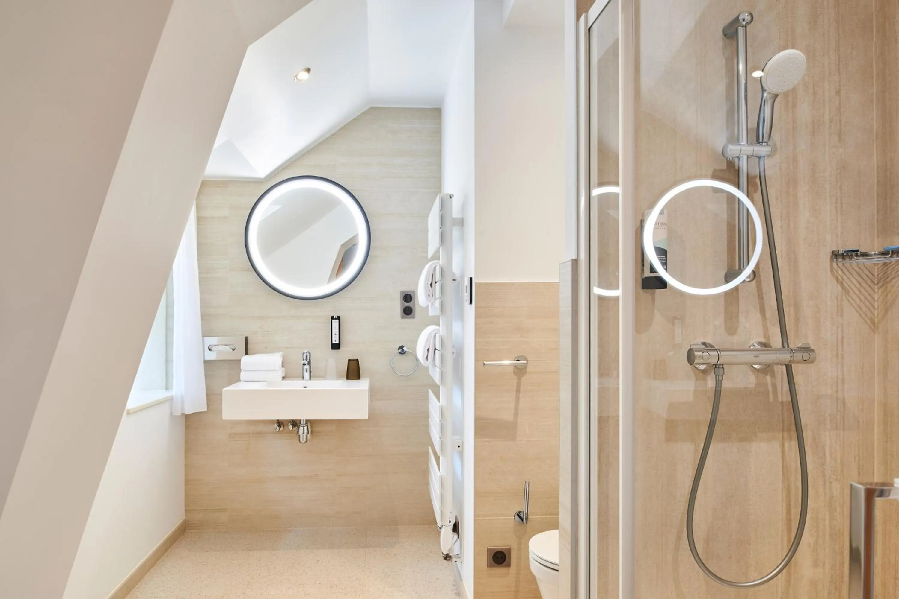 Shower in Les Maisons de Tatihou, The Originals Relais