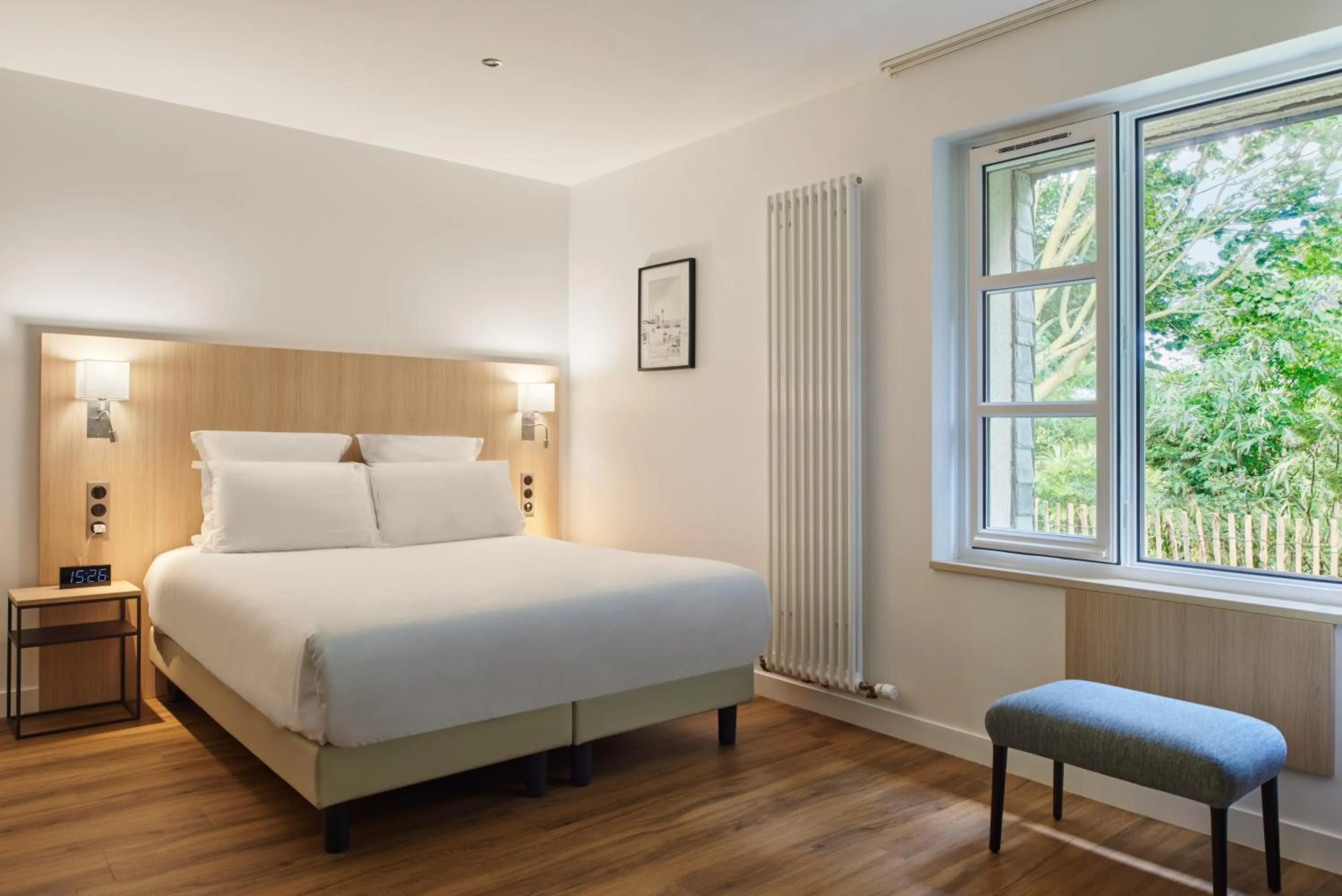 Photo of the whole room, Bed in Les Maisons de Tatihou, The Originals Relais