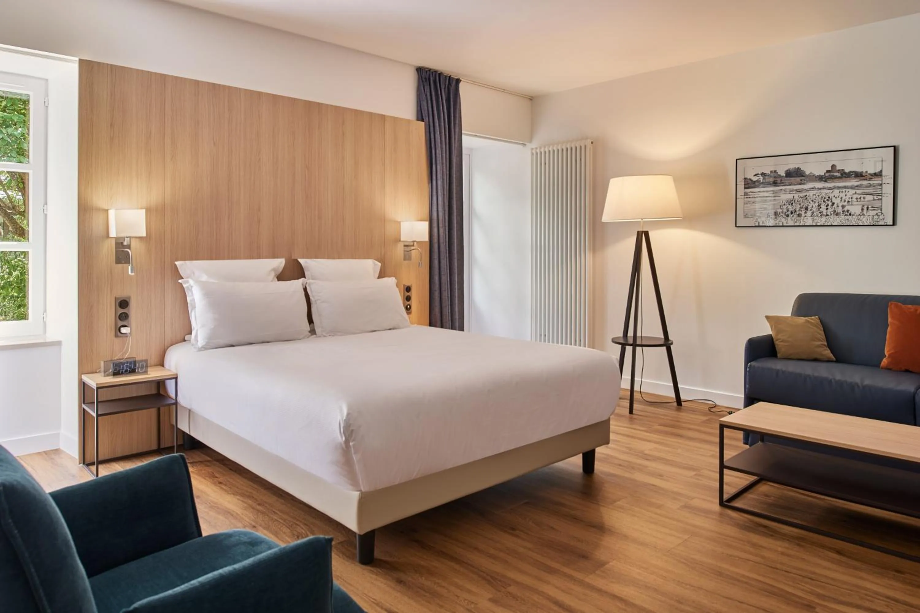 Photo of the whole room, Bed in Les Maisons de Tatihou, The Originals Relais