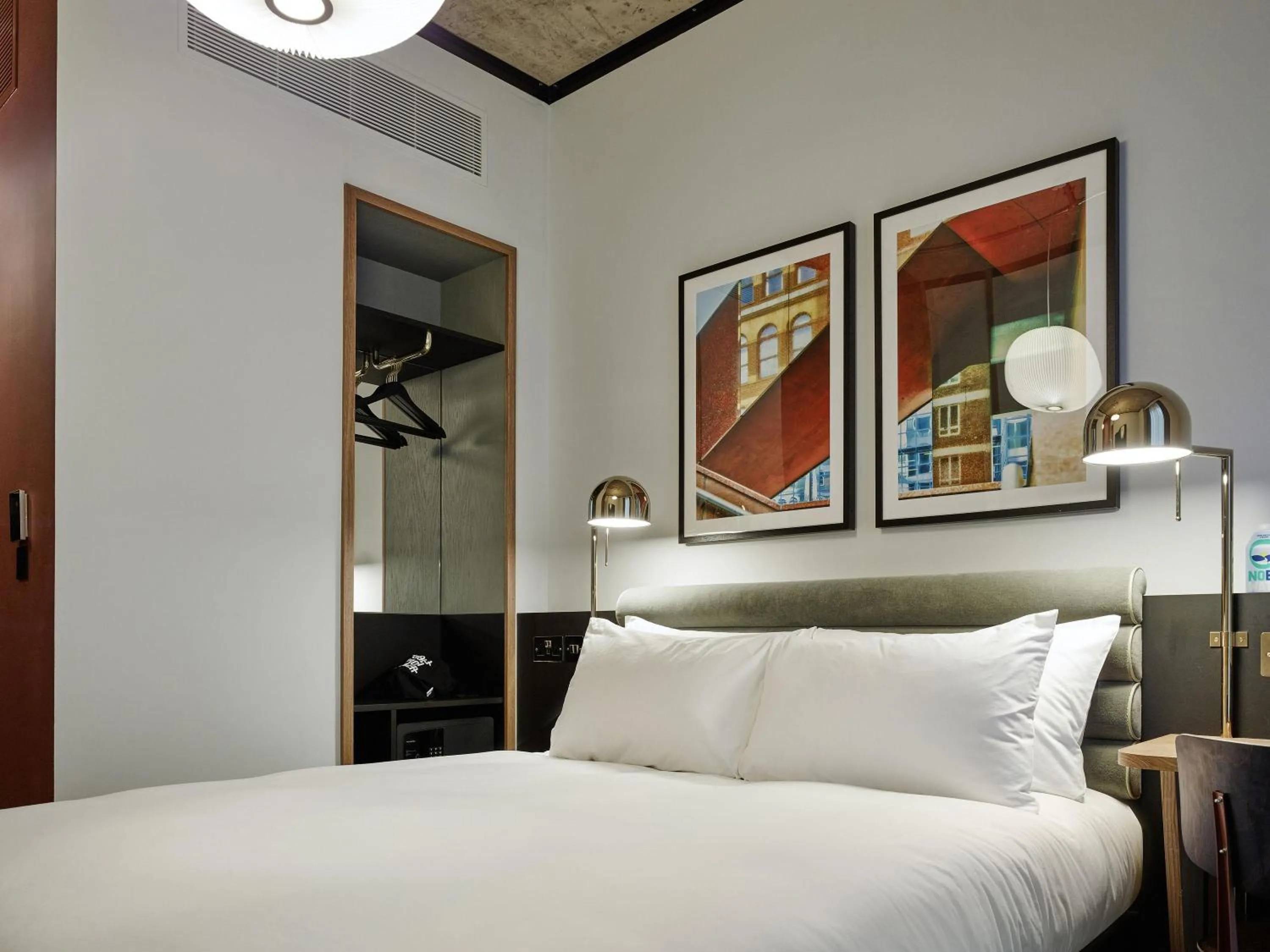 Bedroom, Bed in TRIBE London Canary Wharf