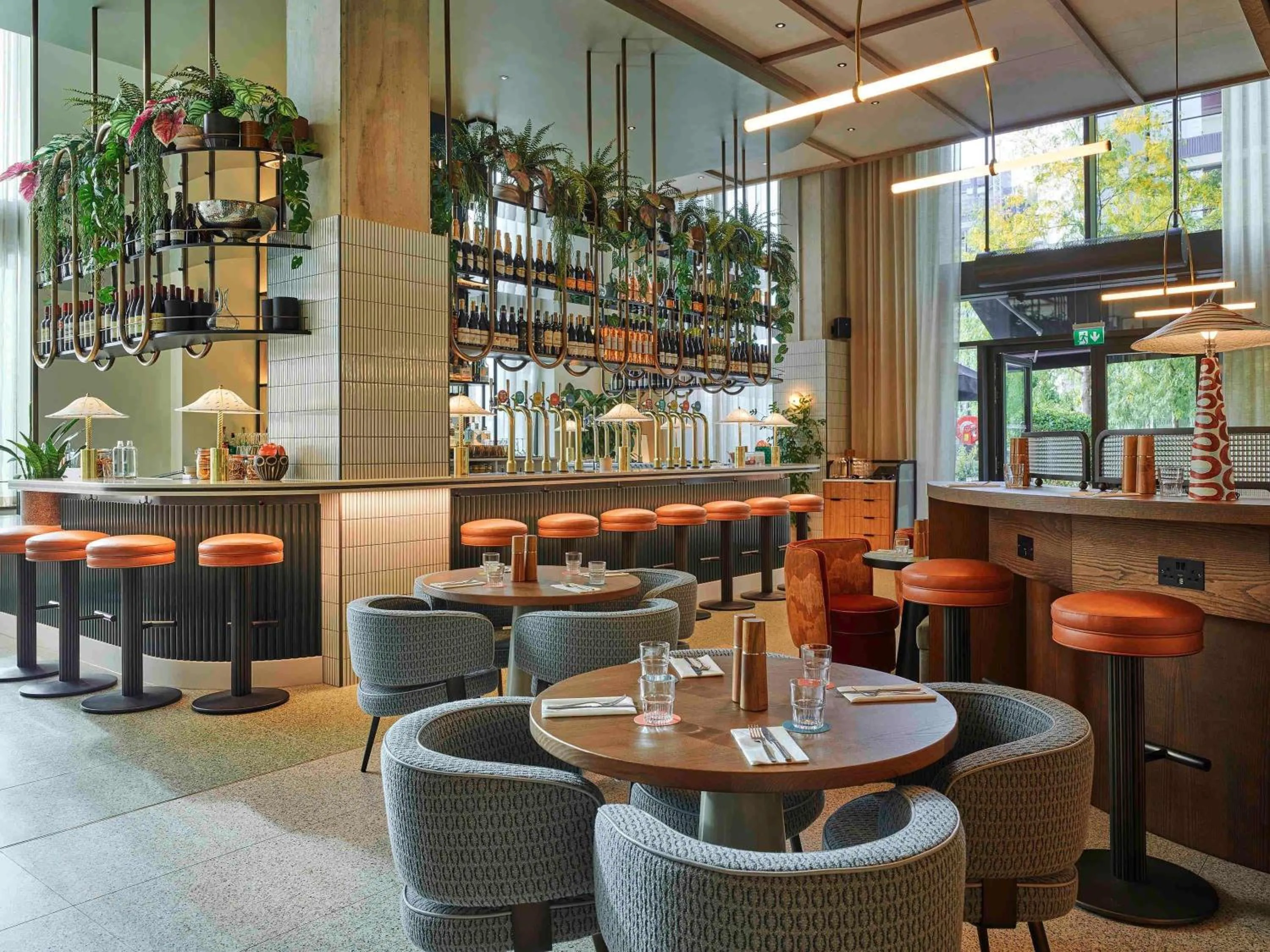Lounge or bar in TRIBE London Canary Wharf