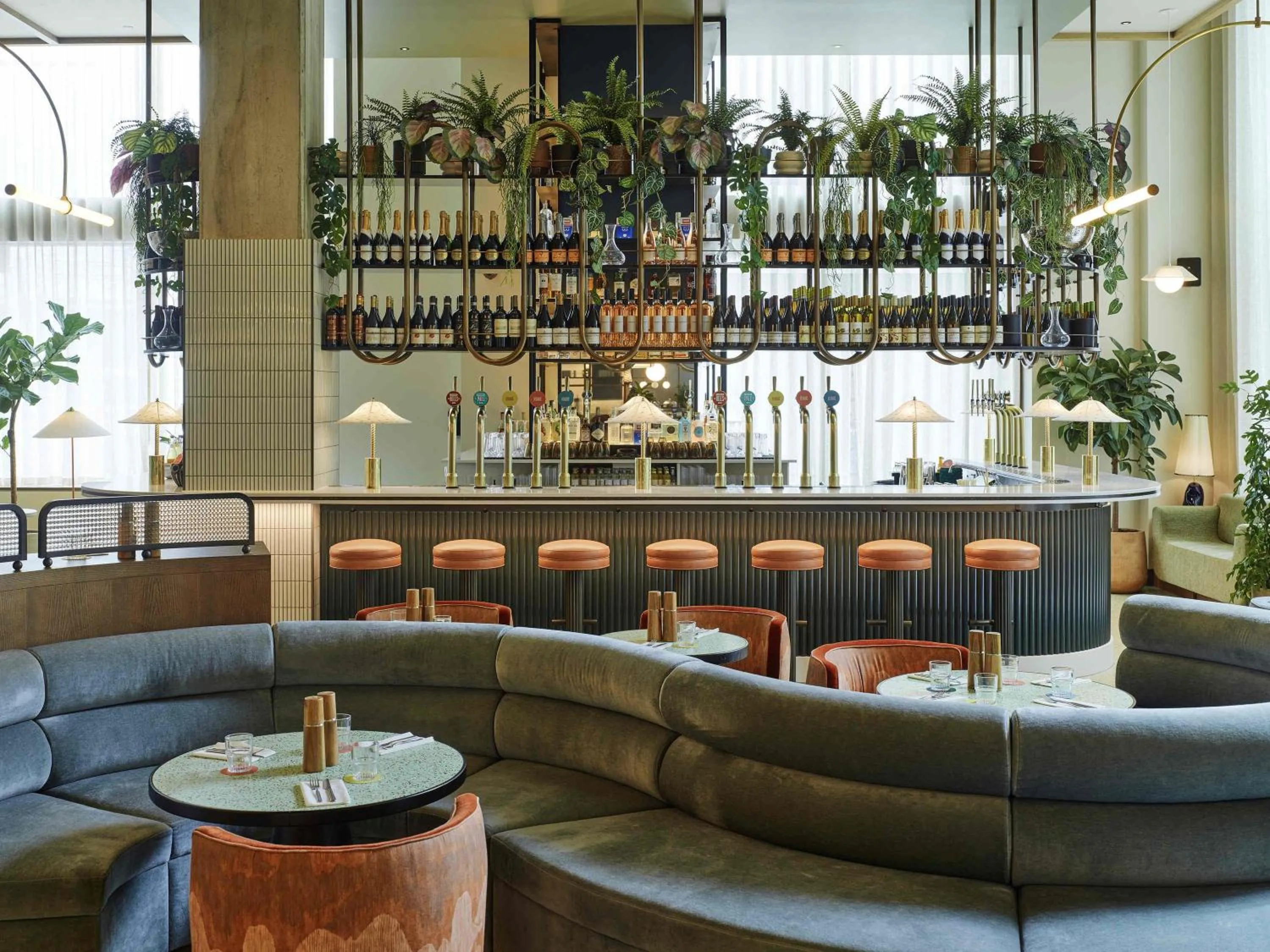 Lounge or bar in TRIBE London Canary Wharf