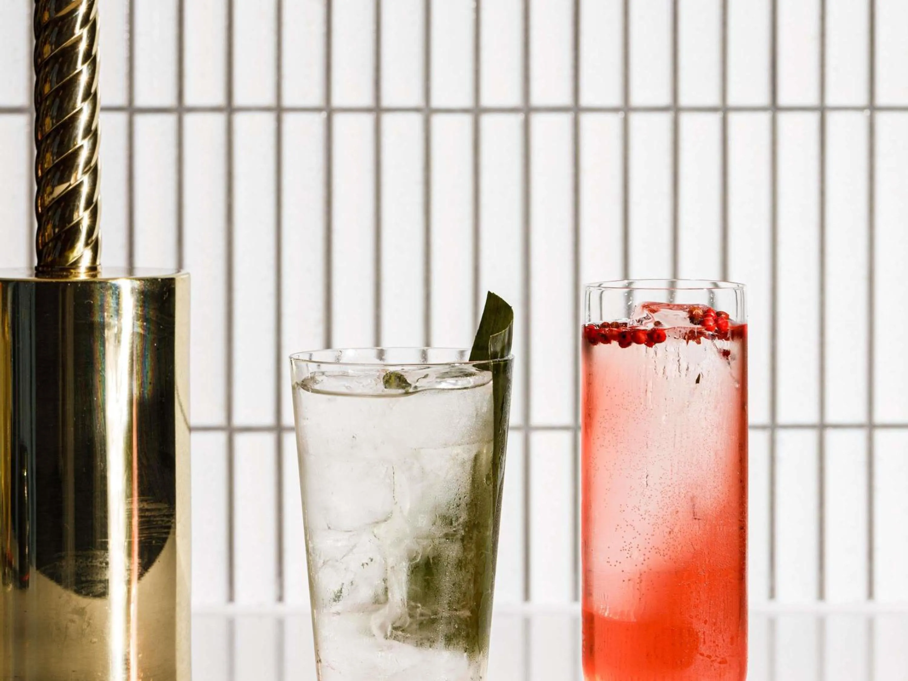 Lounge or bar in TRIBE London Canary Wharf