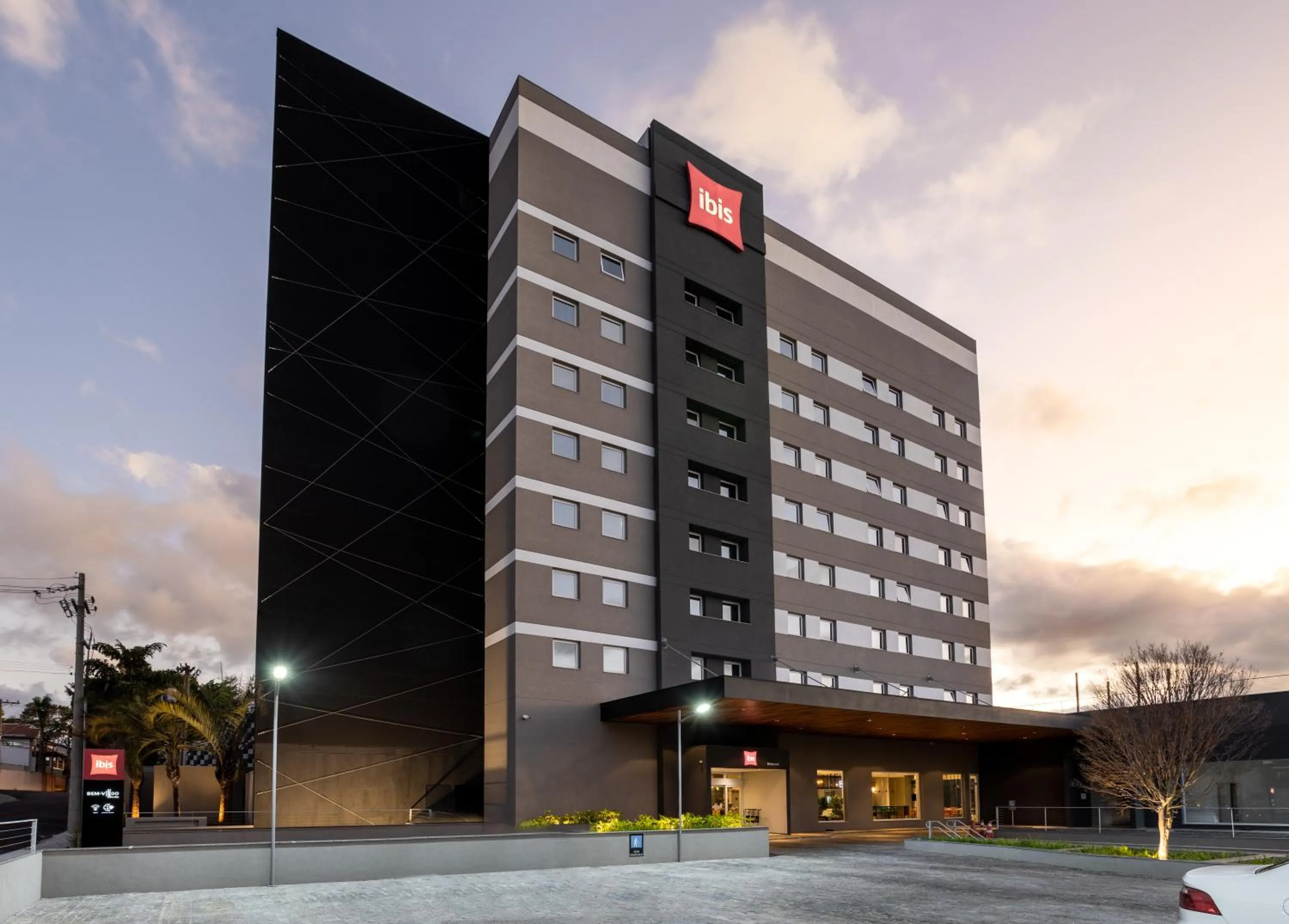 Property building in ibis Botucatu