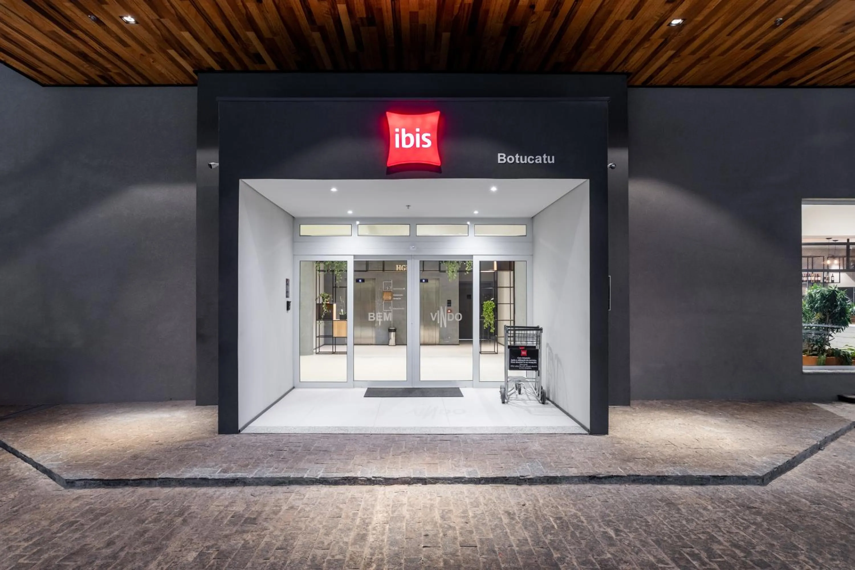 Property building in ibis Botucatu