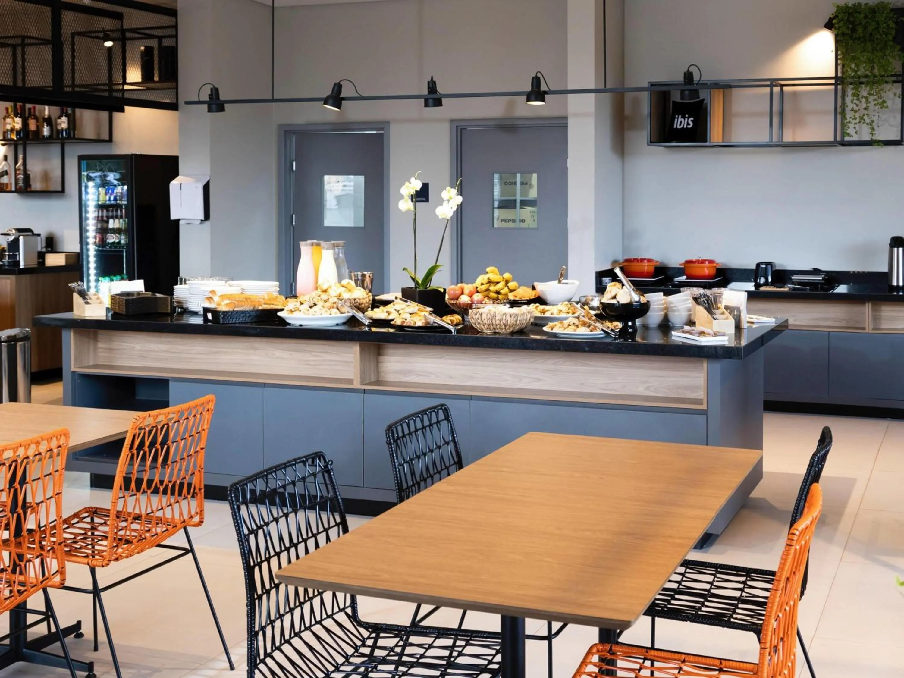 Restaurant/places to eat in ibis Botucatu