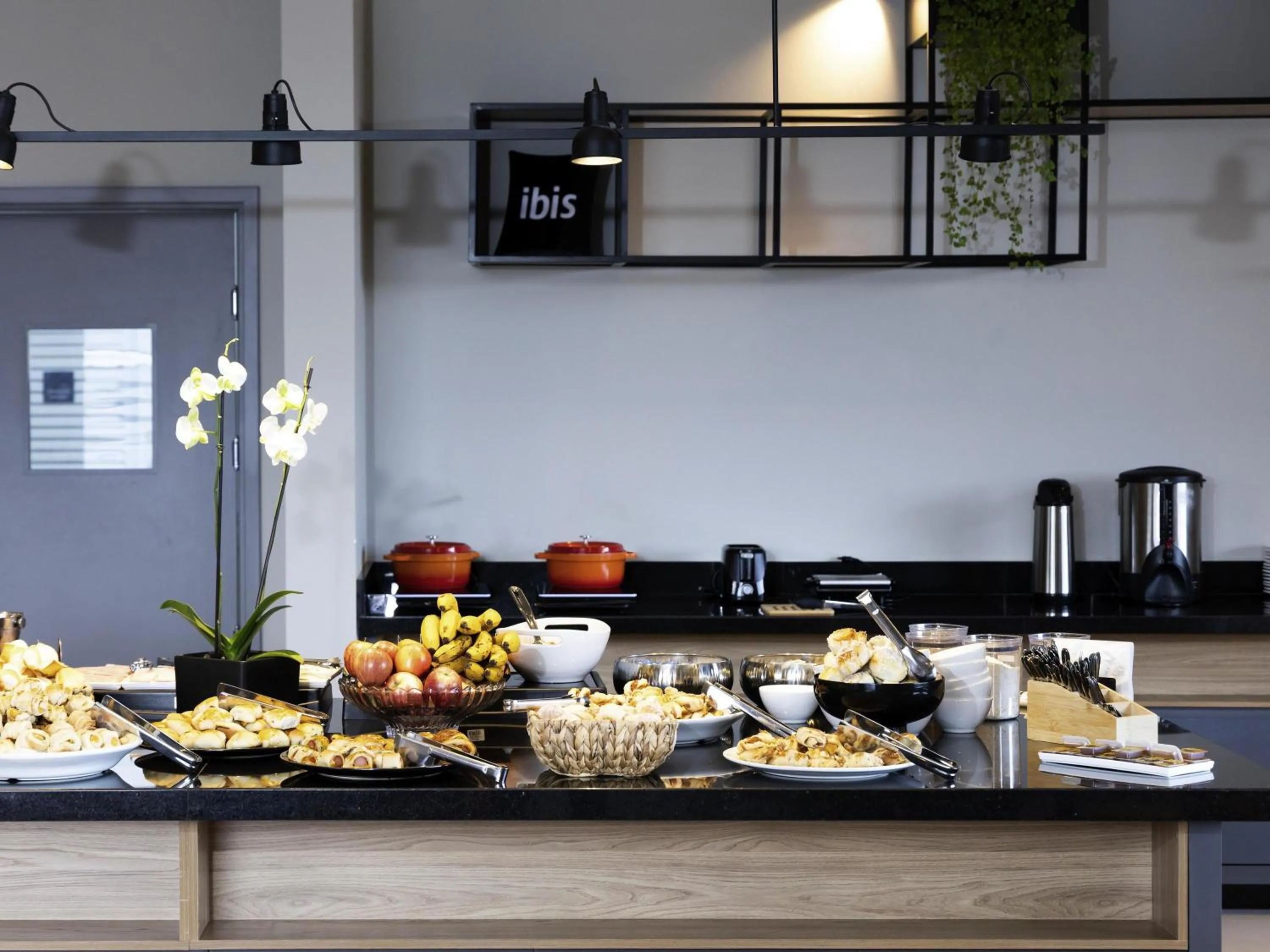 Restaurant/places to eat in ibis Botucatu