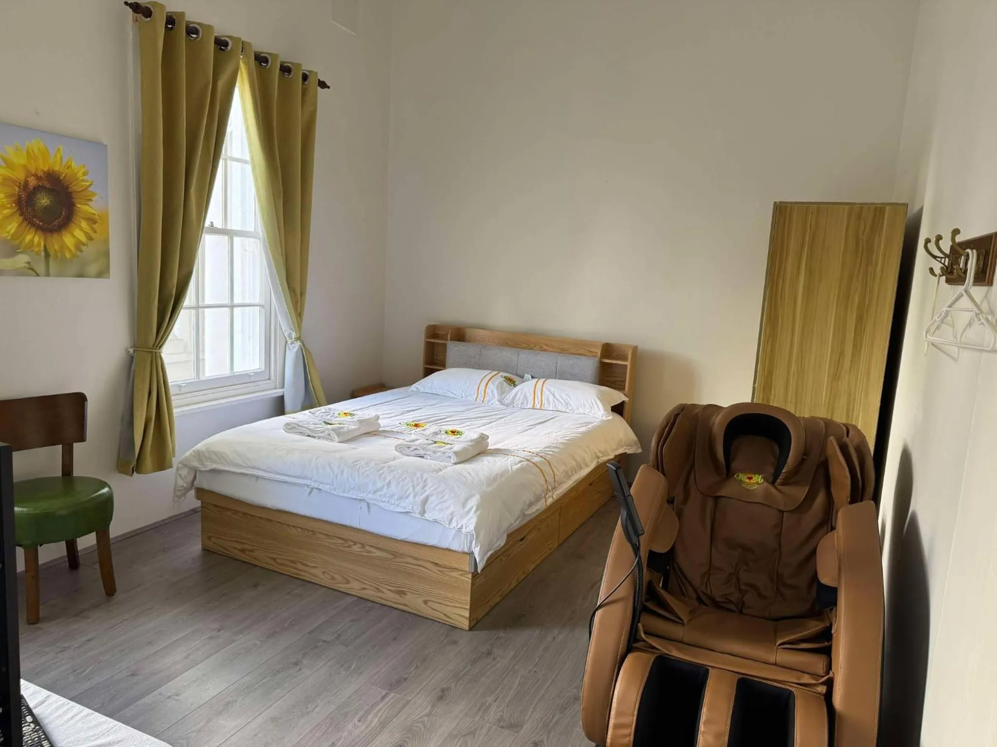 Bed in Hearty Center Motel