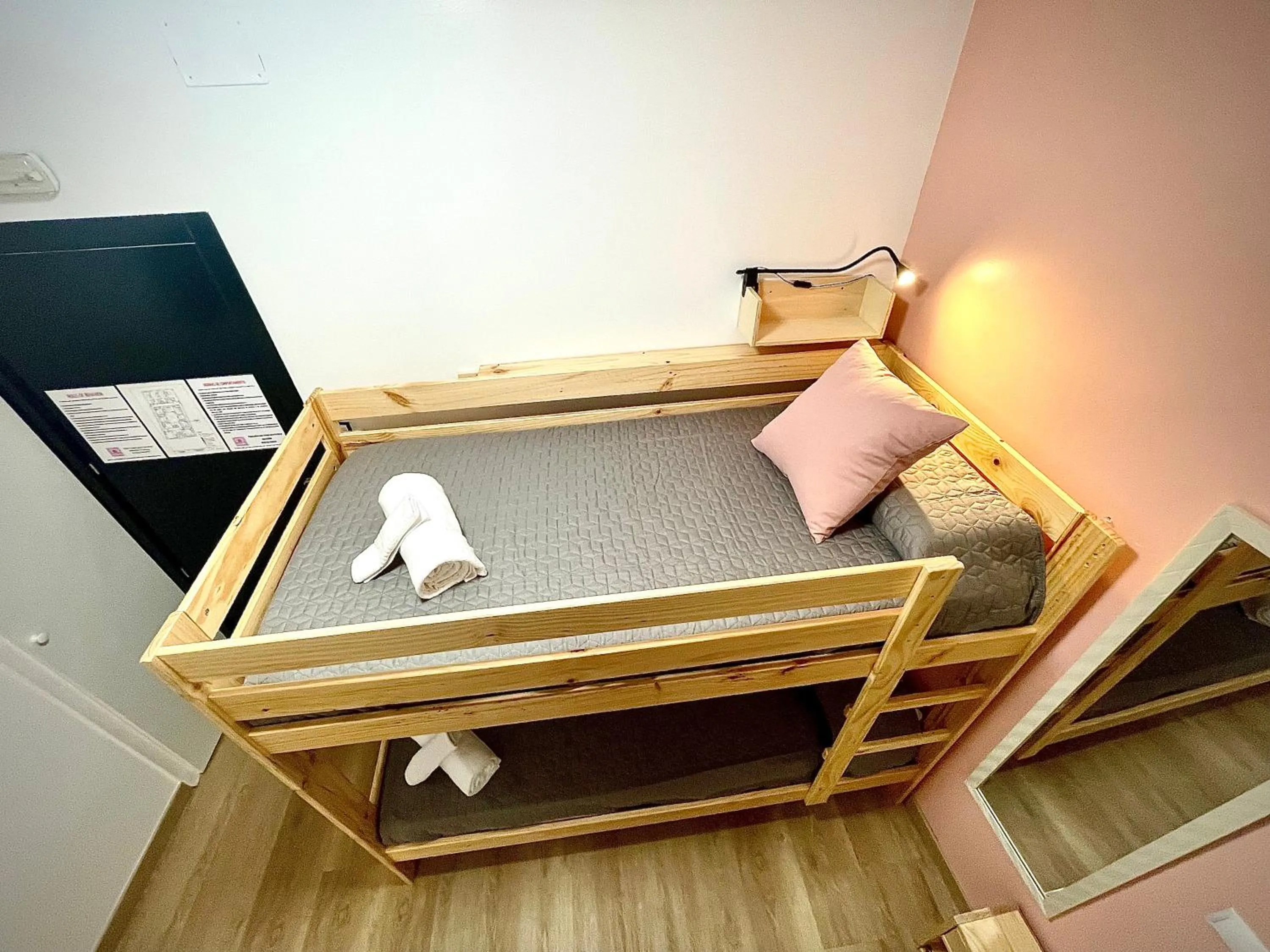 bunk bed, Bed in OPERA ROOMS