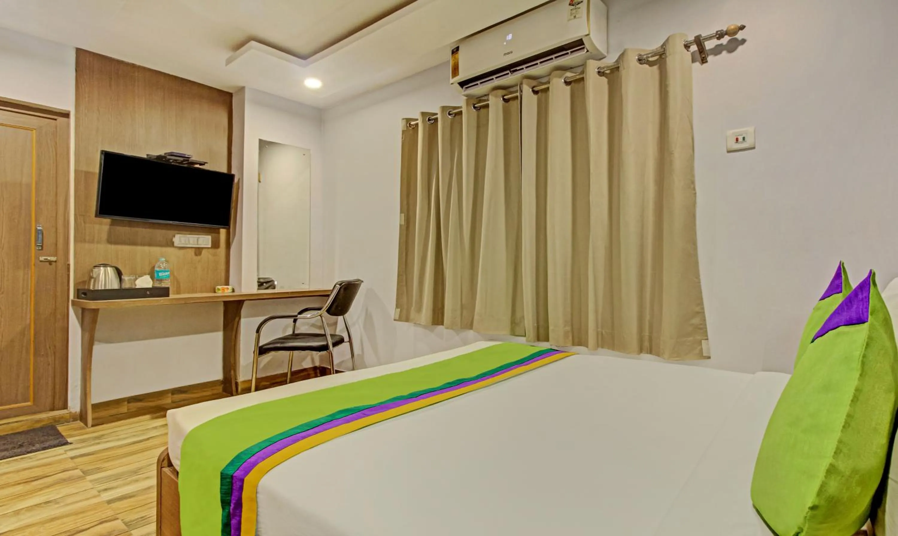 Bed in Hotel Royal Crowne near Kolkata Airport