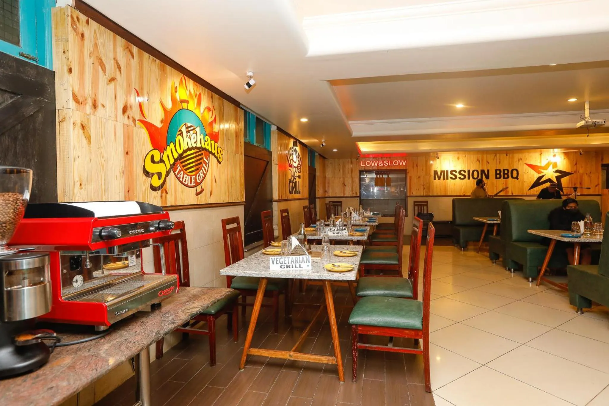 Restaurant/places to eat in The HighGarden