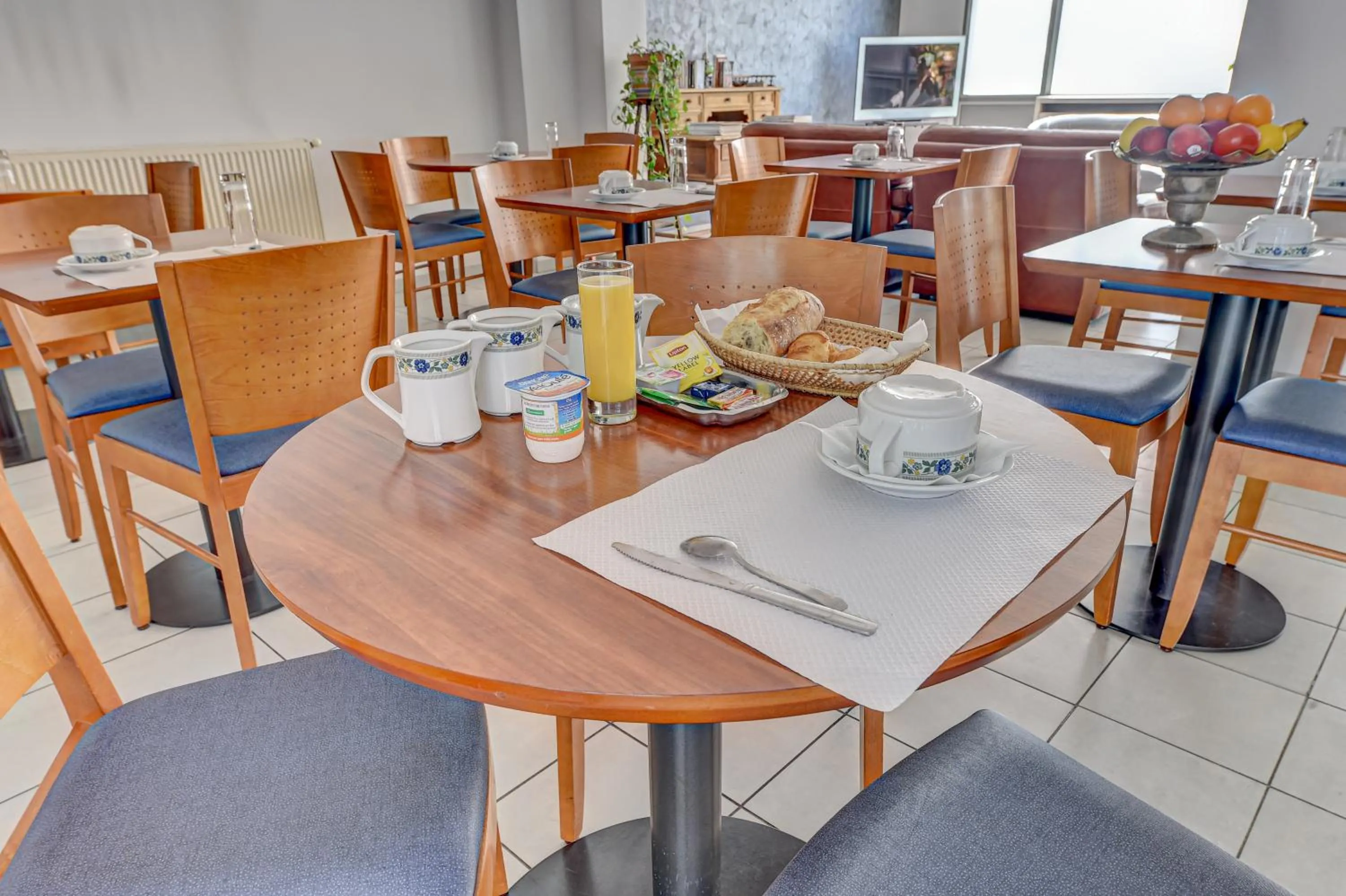 Breakfast in Hôtel Robespierre Ex Idéal hôtel Paris - Montreuil