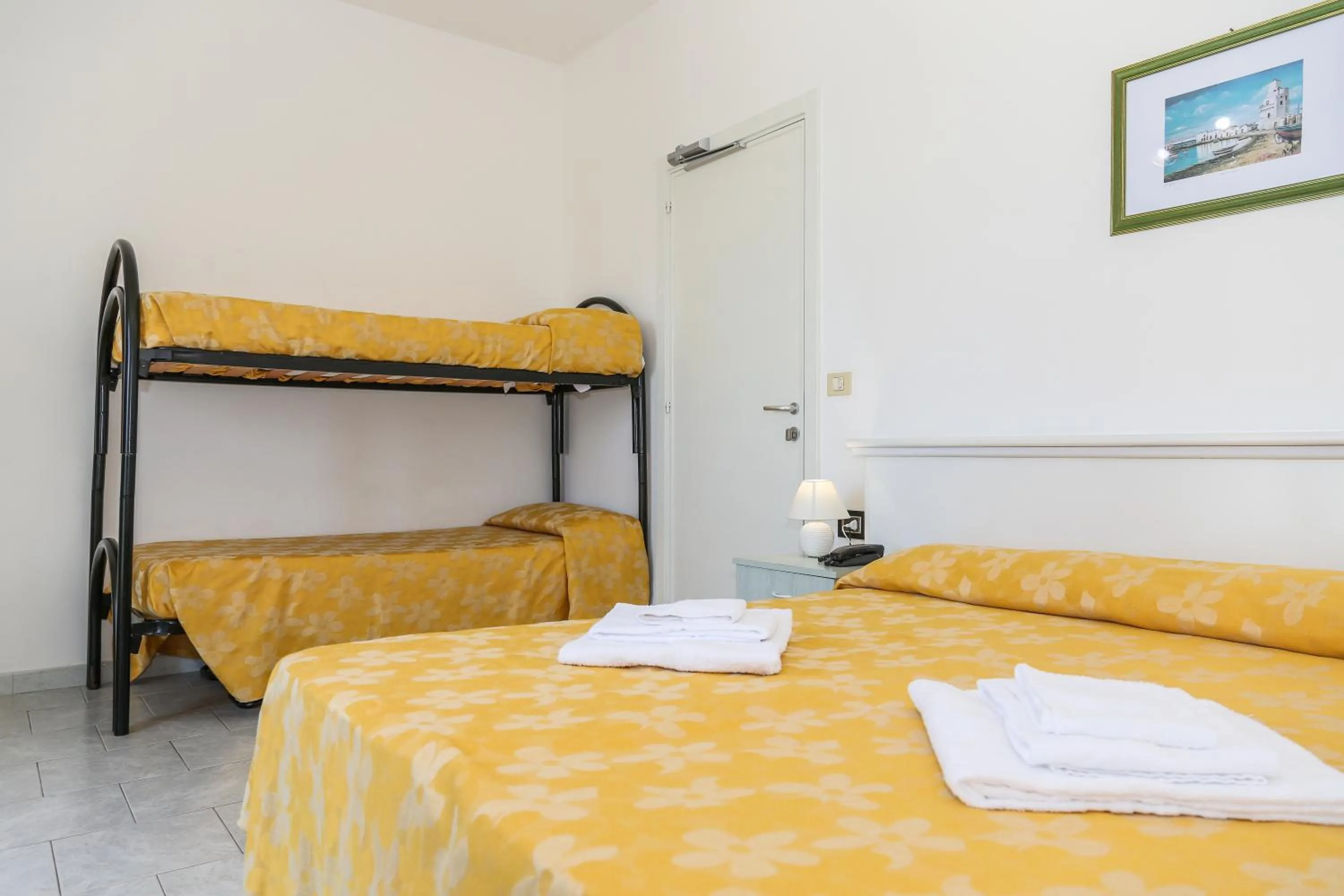 bunk bed, Bed in Hotel Luna Lido