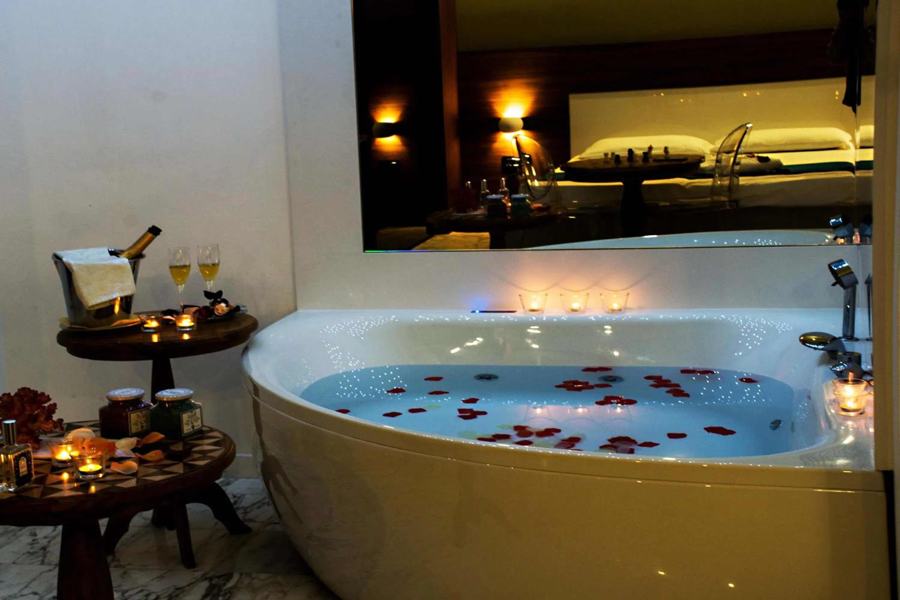 Hot Tub in Hotel Luna Lido