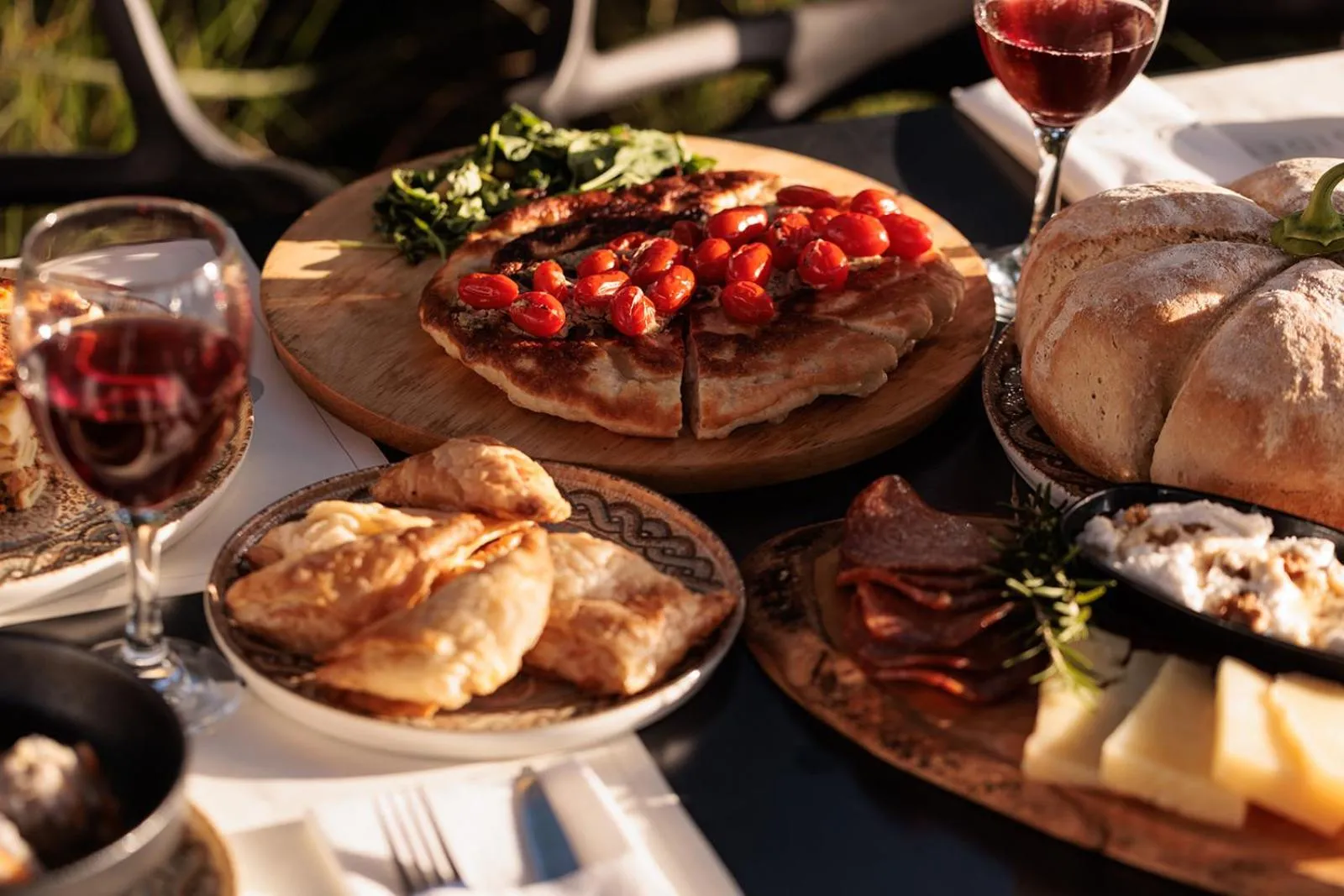 Food and drinks in Eden Beachfront Residences & Suites