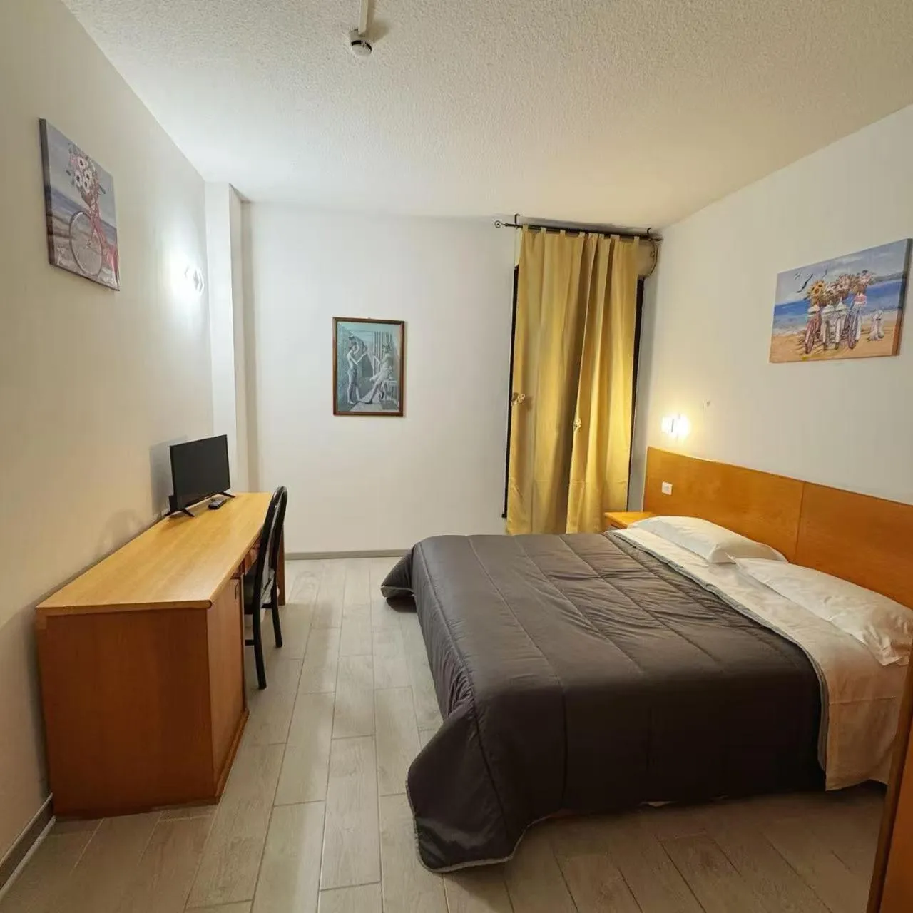 Bedroom, Bed in La Fenice Hotel