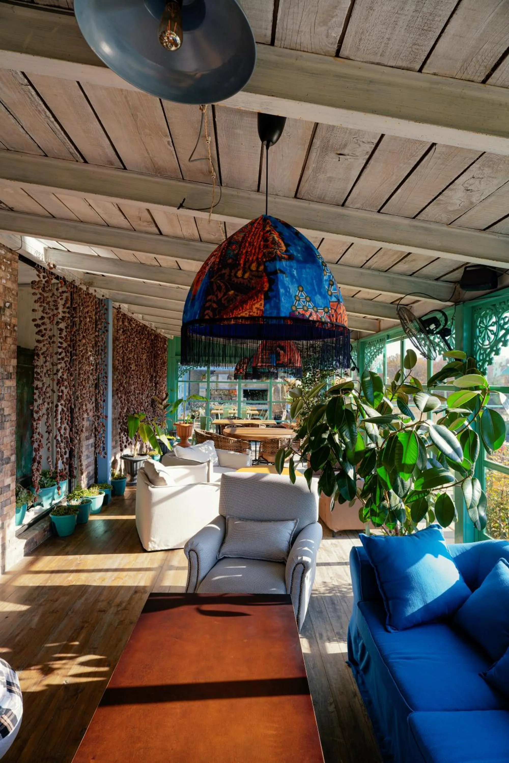 Restaurant/places to eat in Chateau Vartsikhe