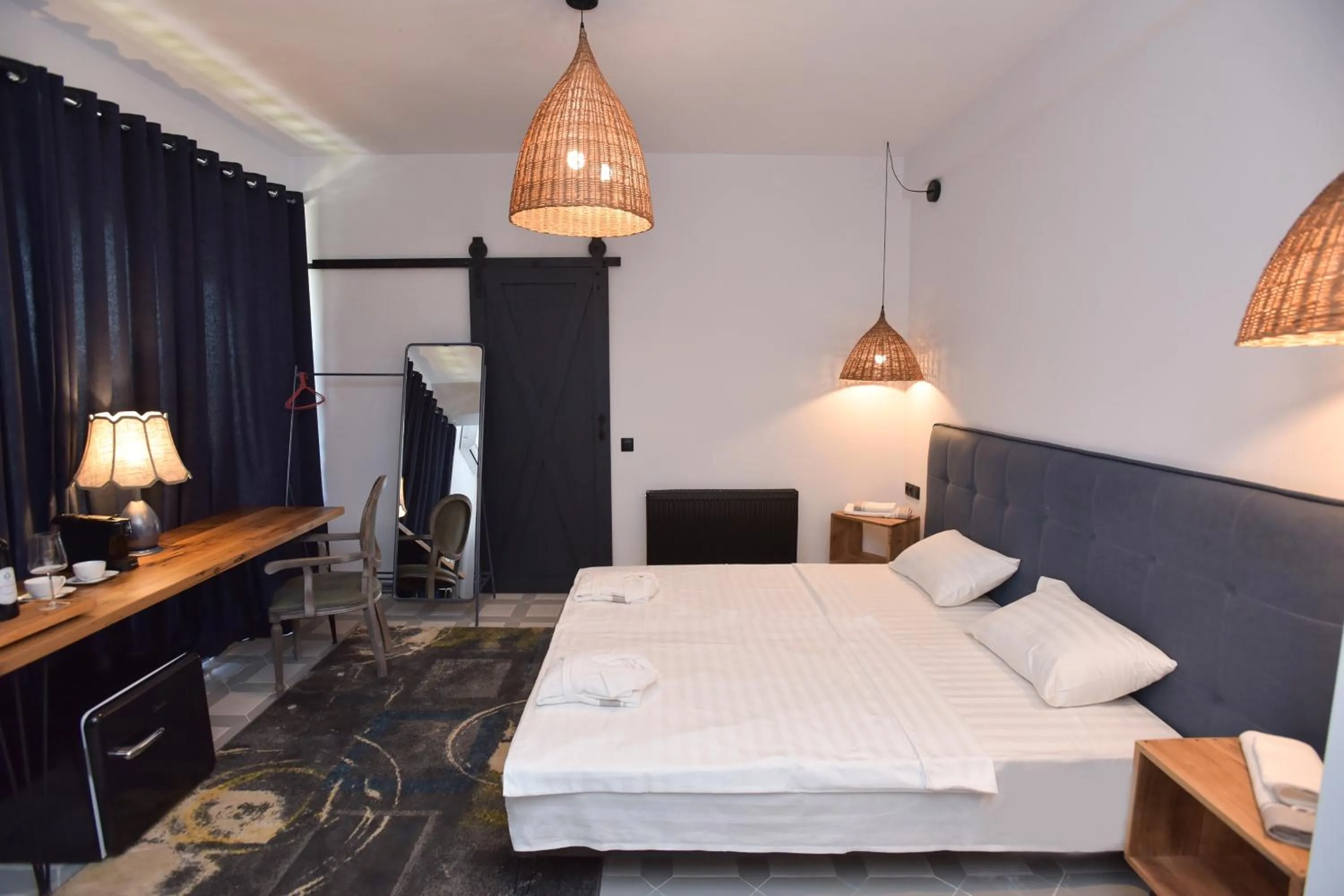 Photo of the whole room, Bed in Chateau Vartsikhe