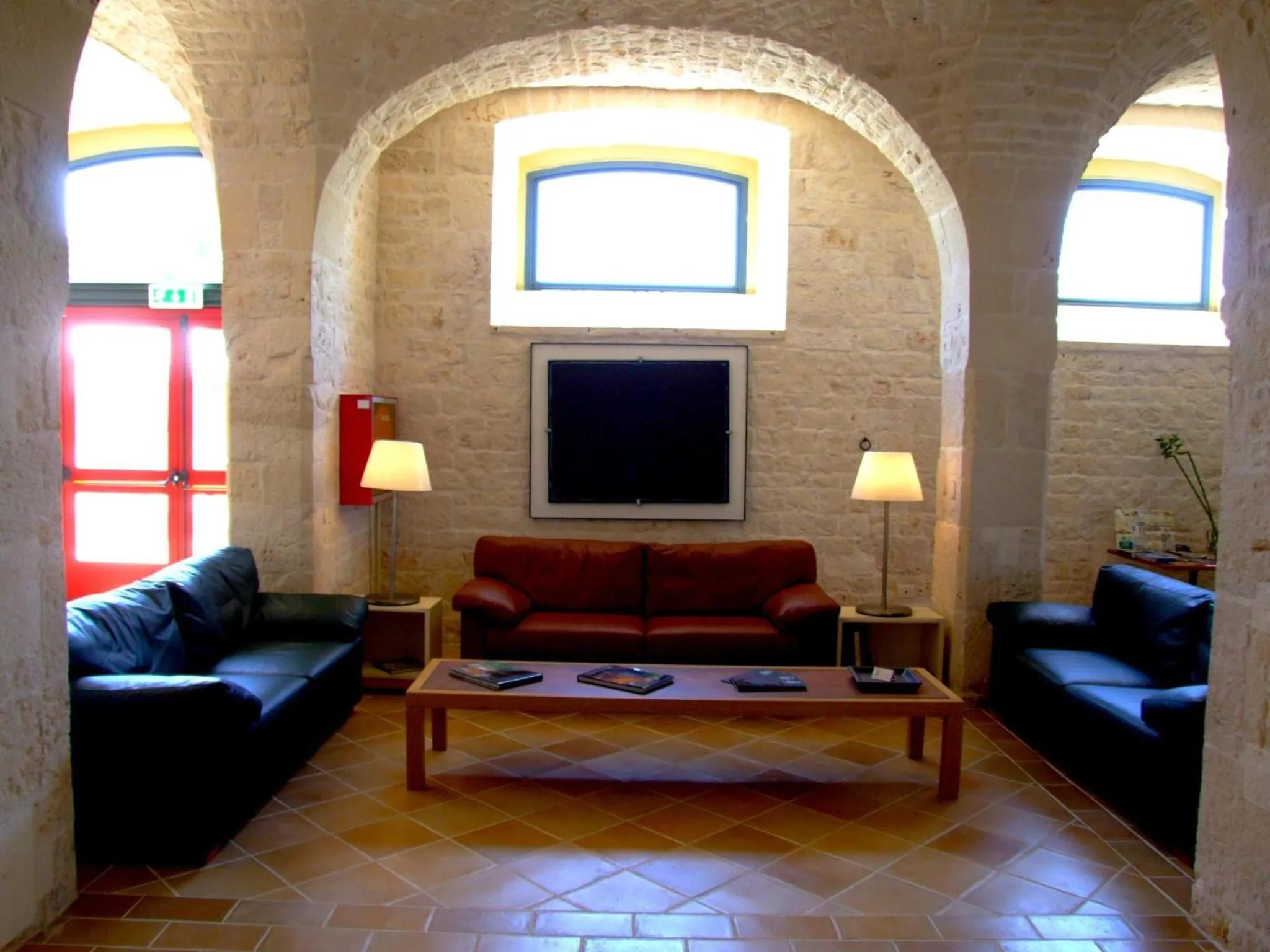 Communal lounge/ TV room in Apulia Victor Country Hotel
