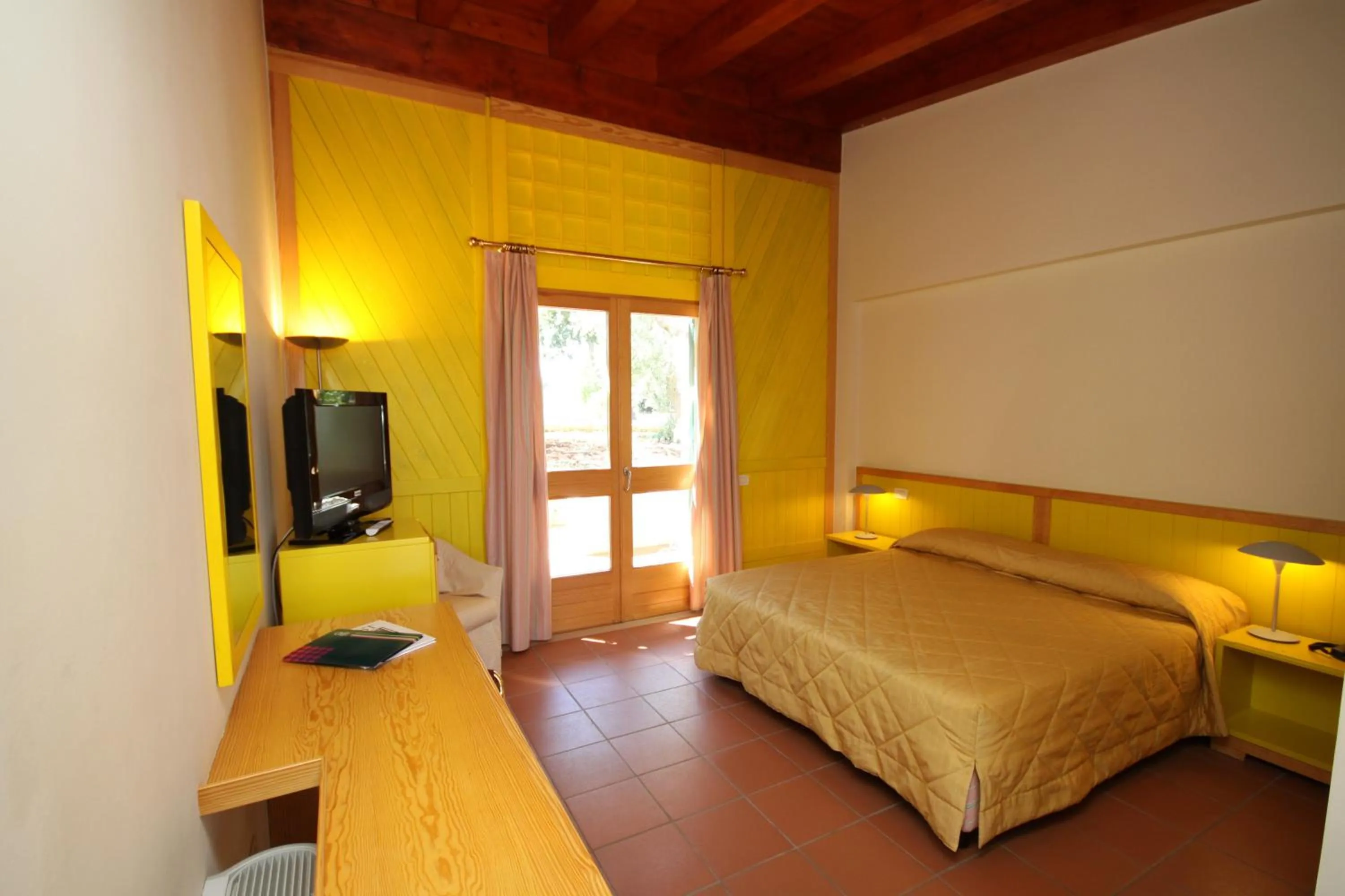 Balcony/Terrace, Bed in Apulia Victor Country Hotel