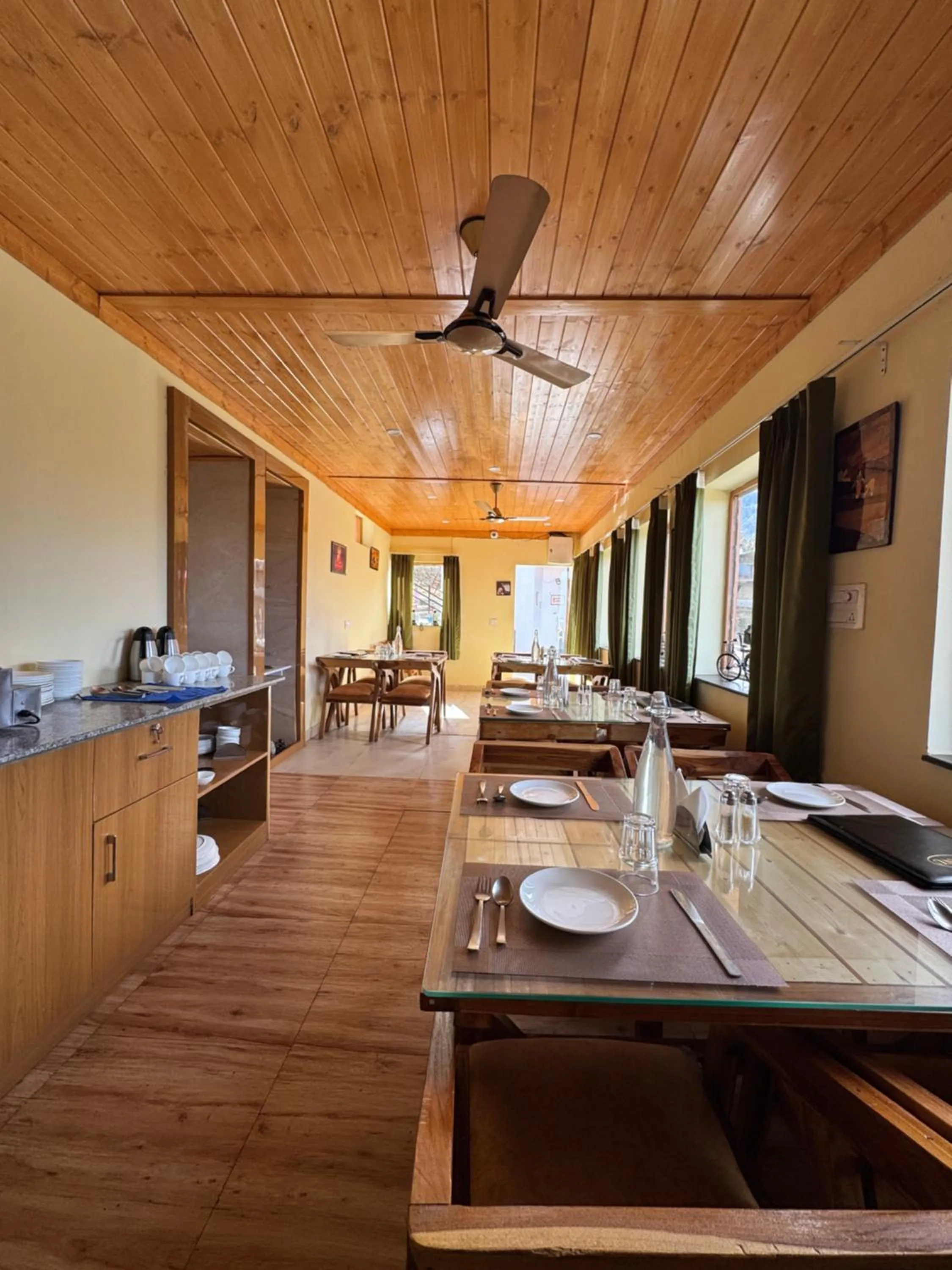 Restaurant/places to eat in The Vintage Hill Village - Himalayan Boutique Resort