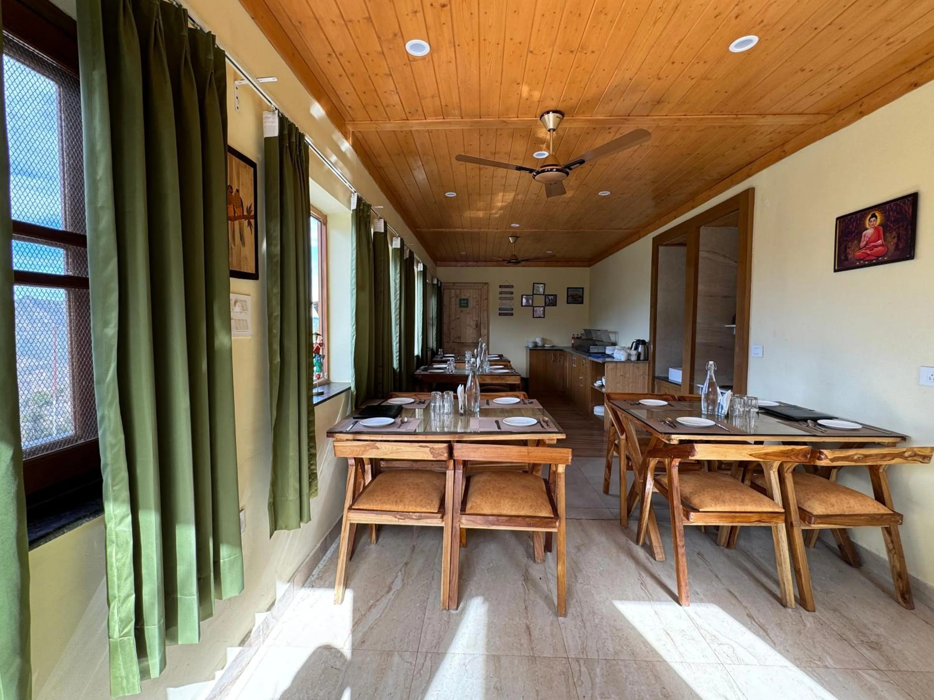 Restaurant/places to eat in The Vintage Hill Village - Himalayan Boutique Resort
