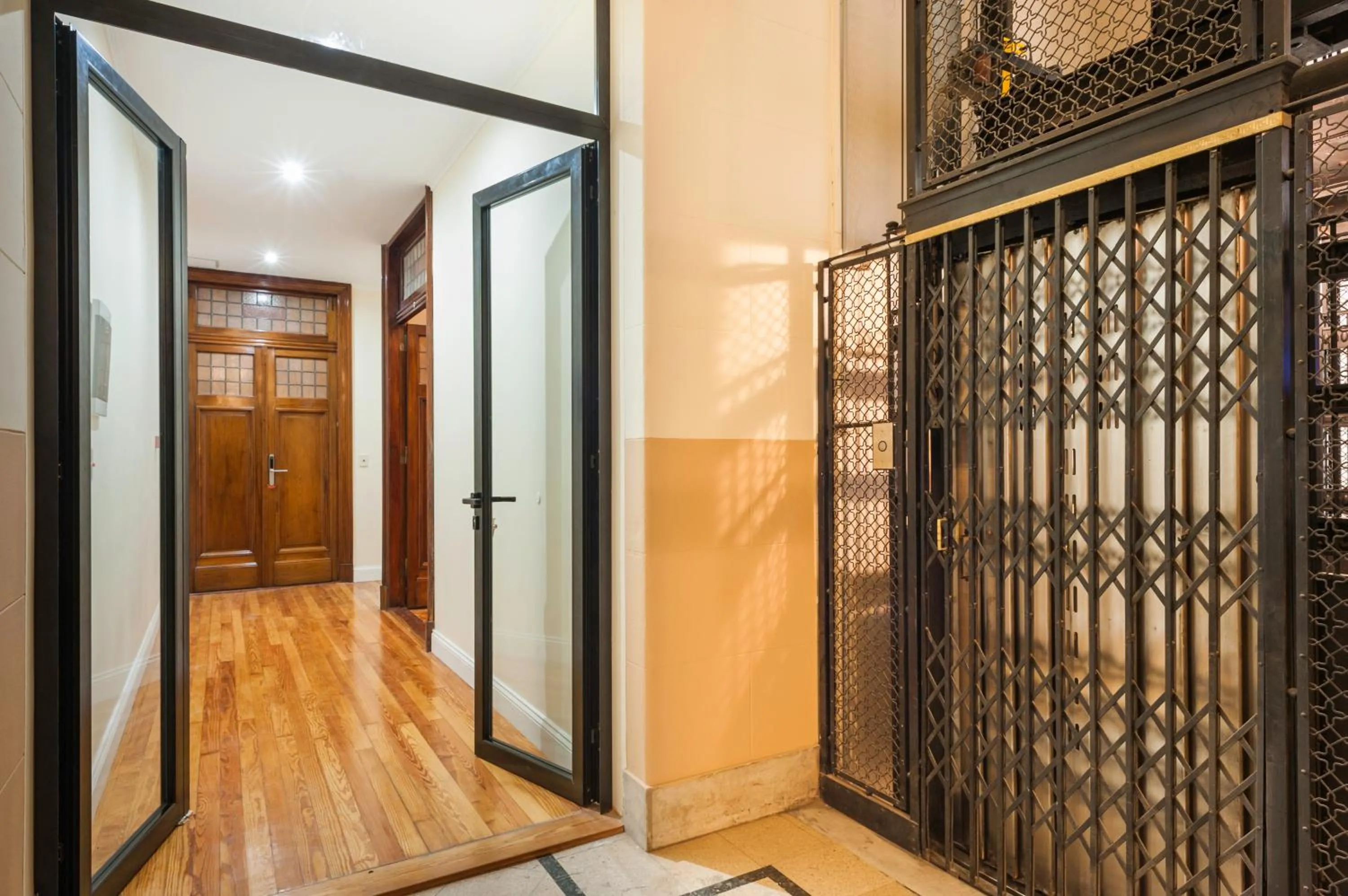 elevator in Sarmiento Flats