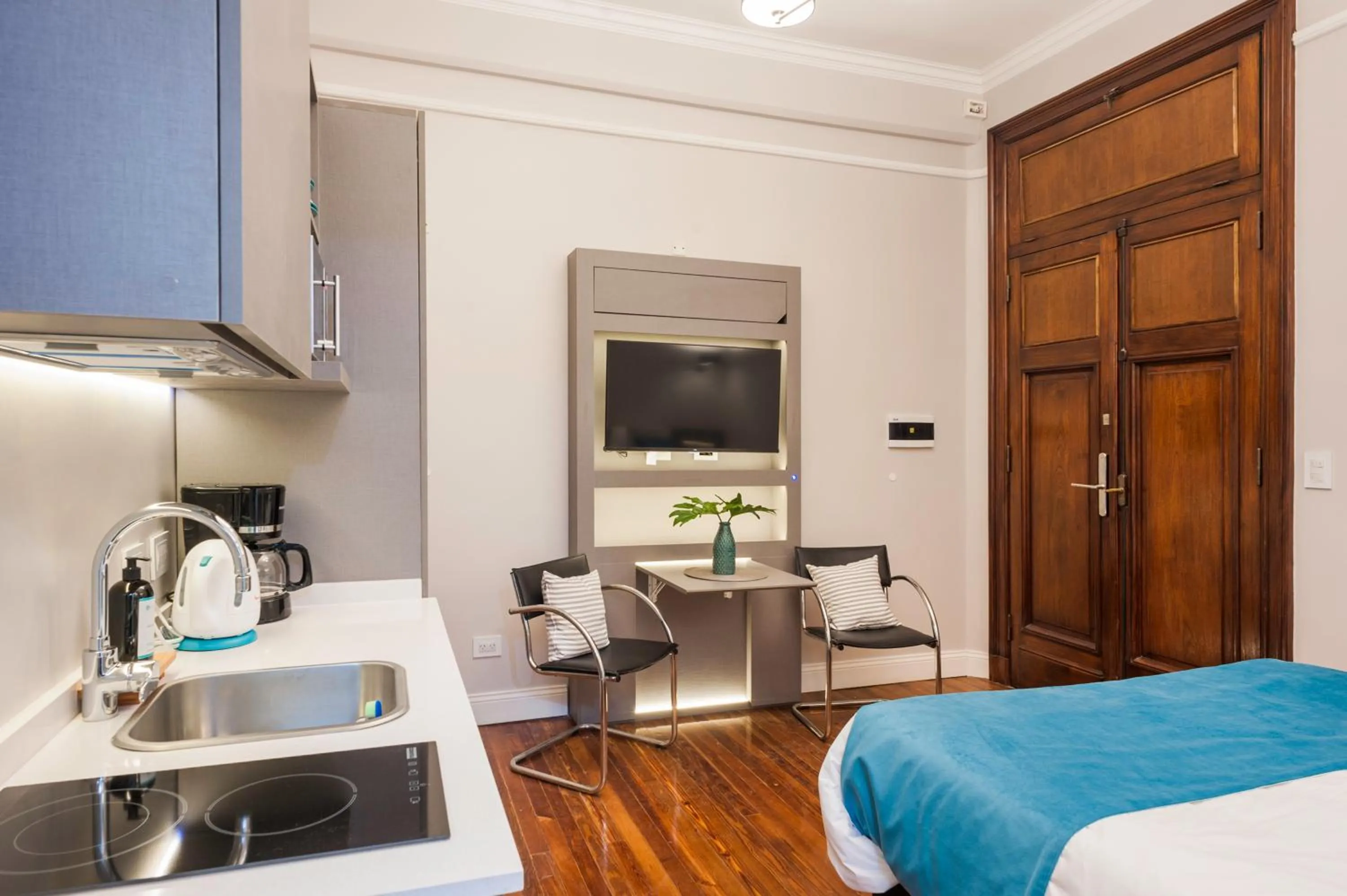 Dining area, Bed in Sarmiento Flats