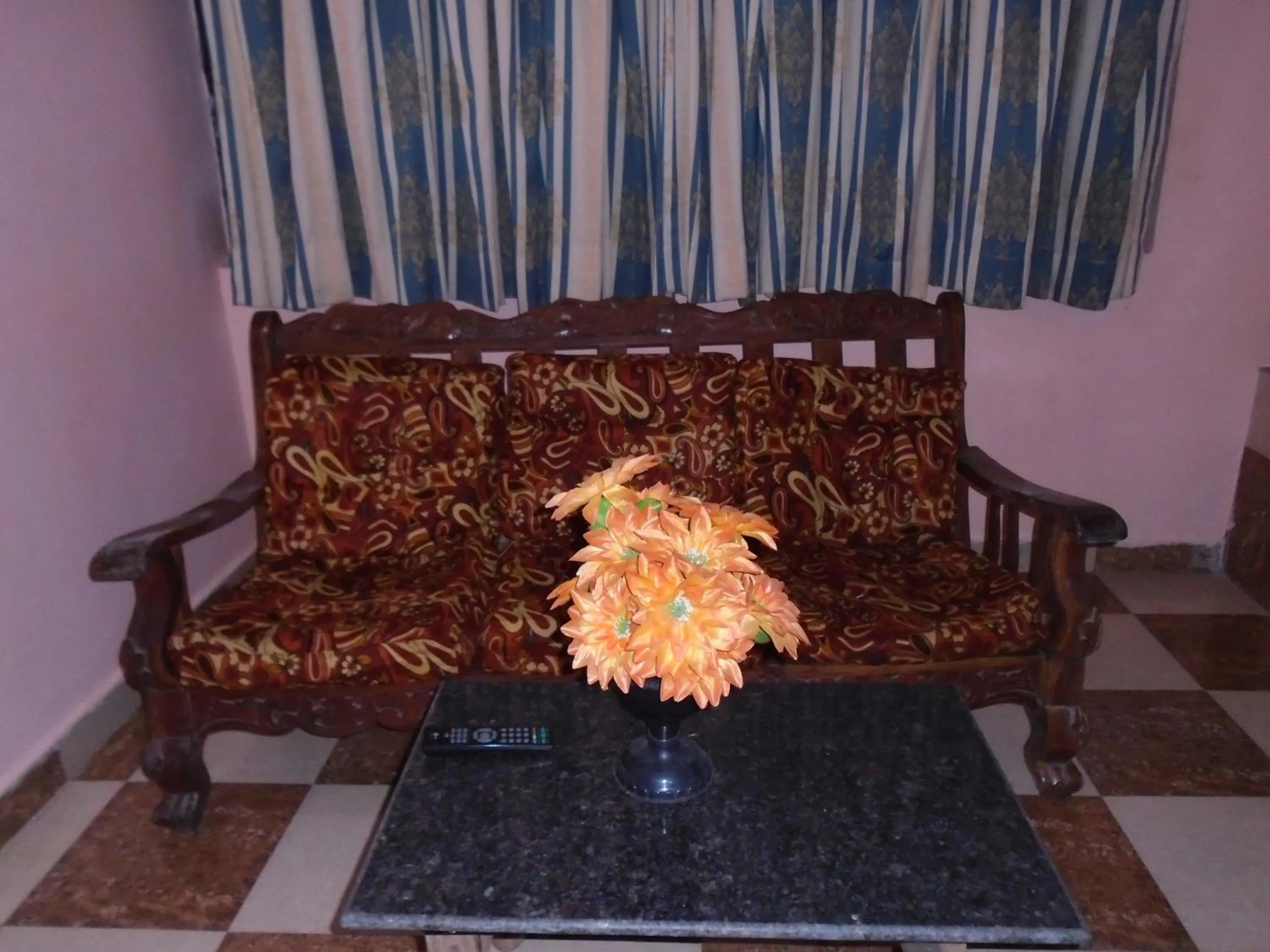 Three-Bedroom Apartment in Aguiar Guest House