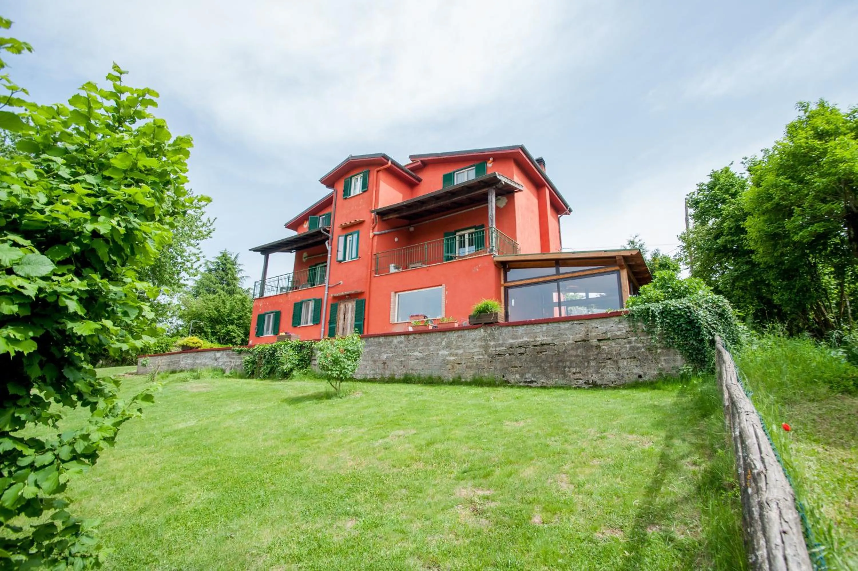 Property building in La Finestra sul Lago