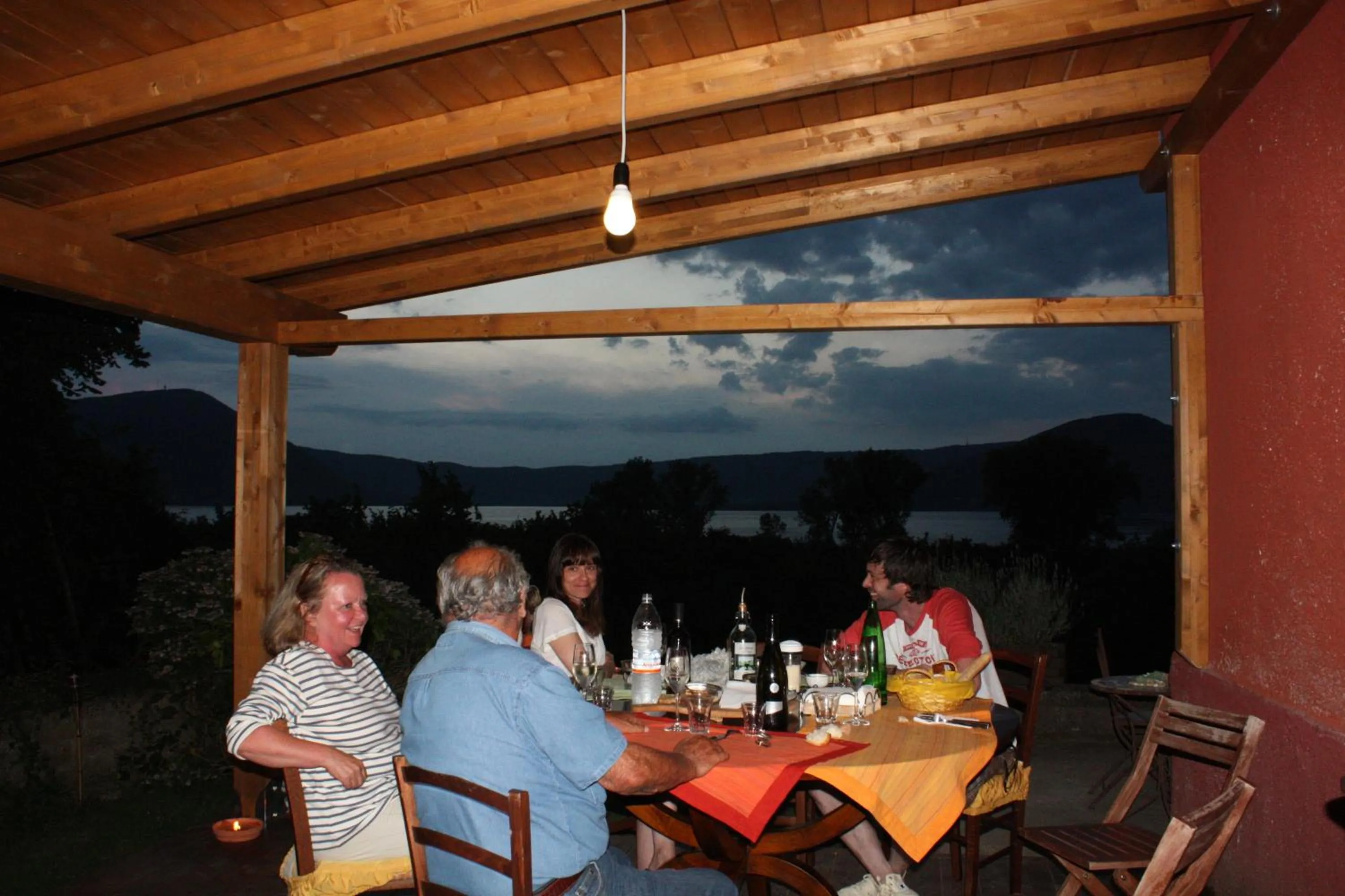 group of guests in La Finestra sul Lago