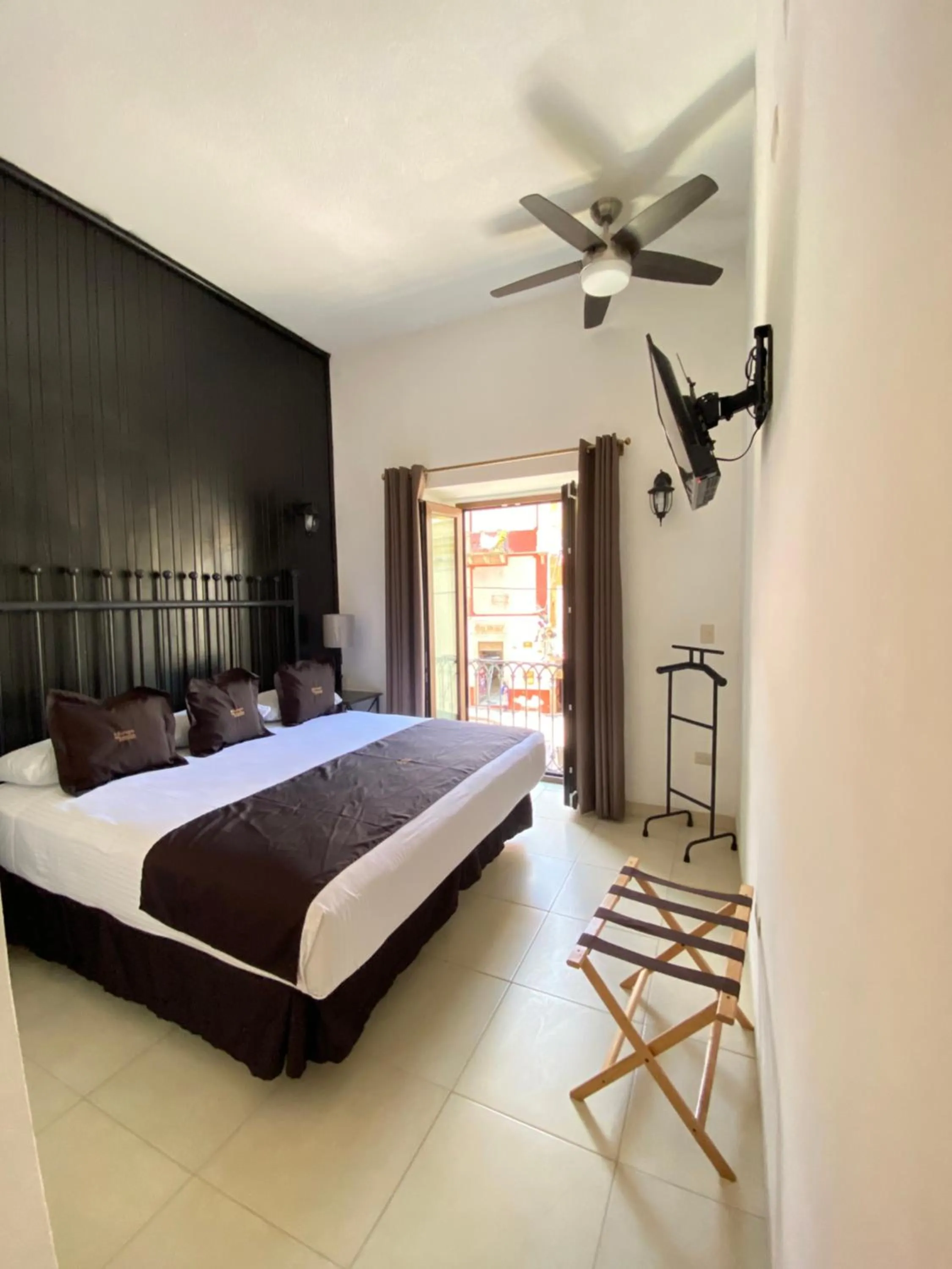 Photo of the whole room, Bed in Hotel Plata Condesa