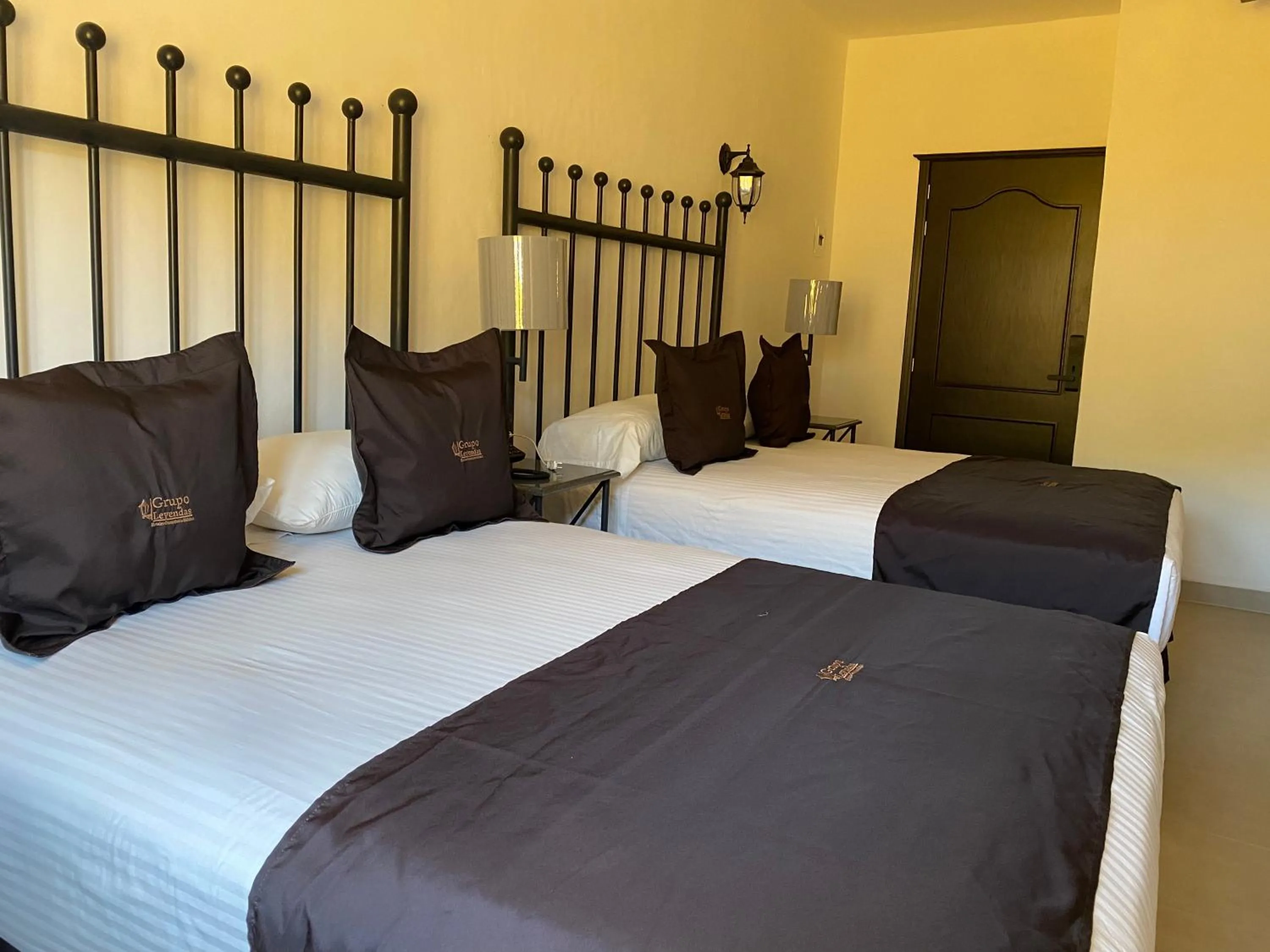 Bed in Hotel Plata Condesa