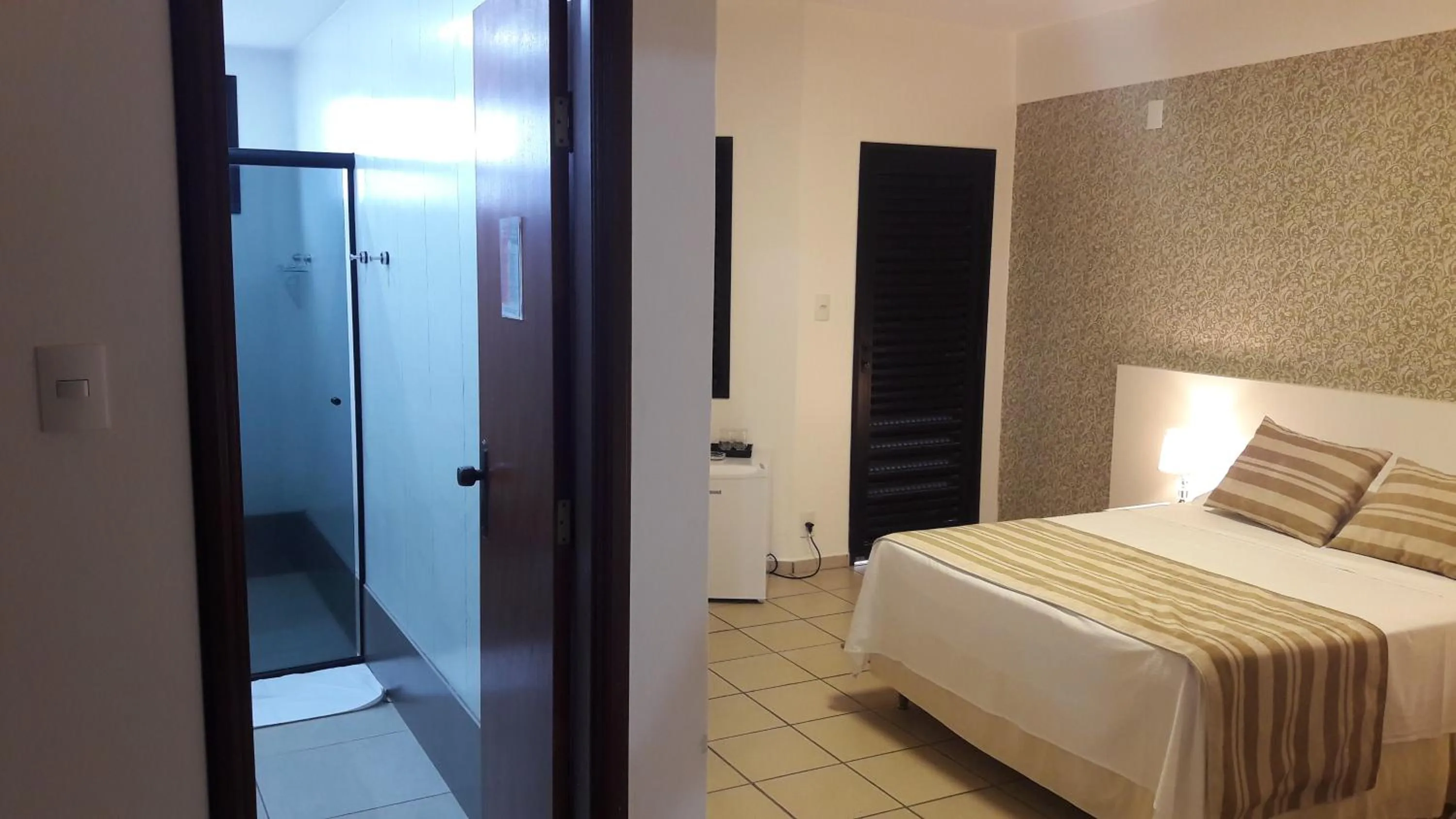 Photo of the whole room, Bed in Hz Hotel