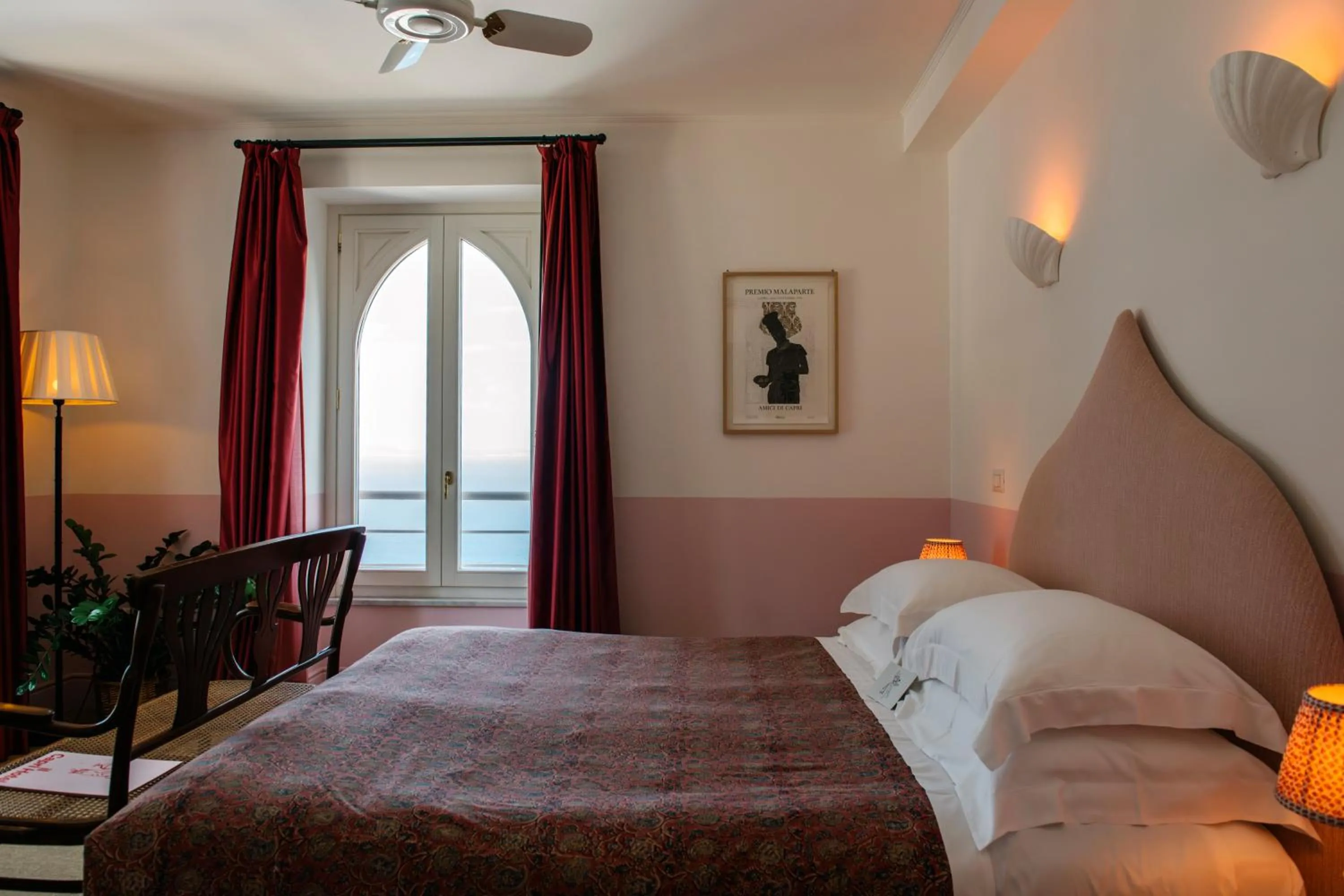 Bedroom, Bed in Il Capri Hotel